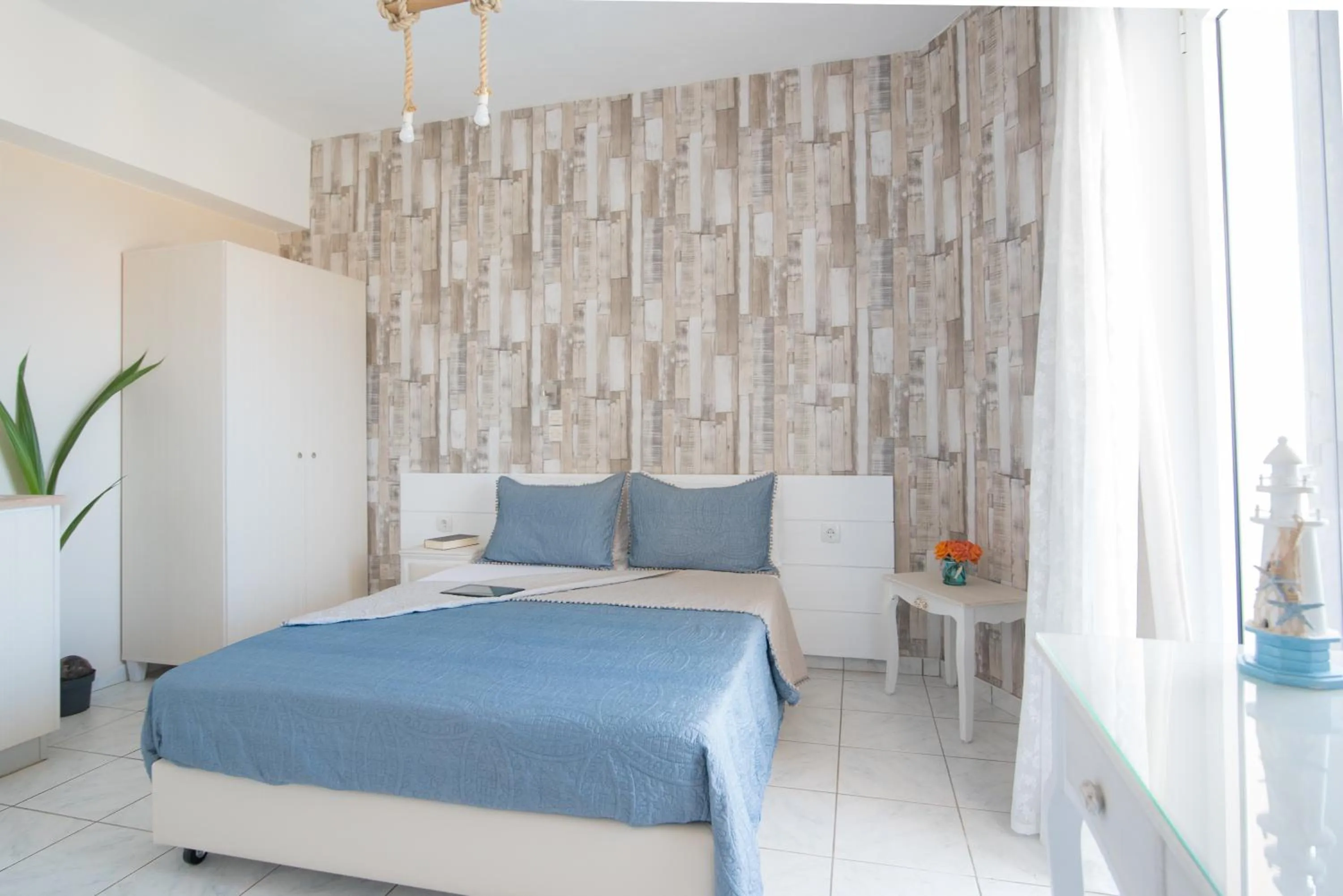 Bedroom, Bed in Silver Sun Studios & Apartments