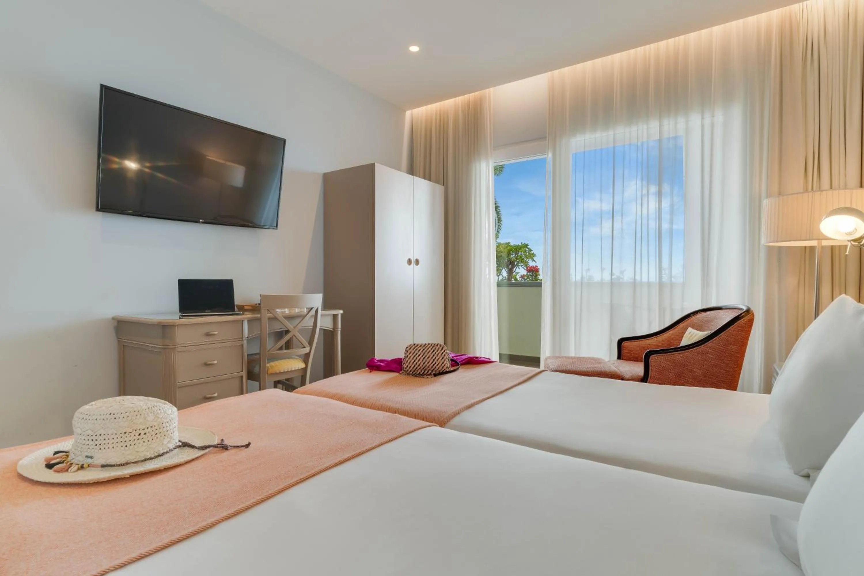 Bedroom, Bed in Pestana Promenade Ocean Resort Hotel