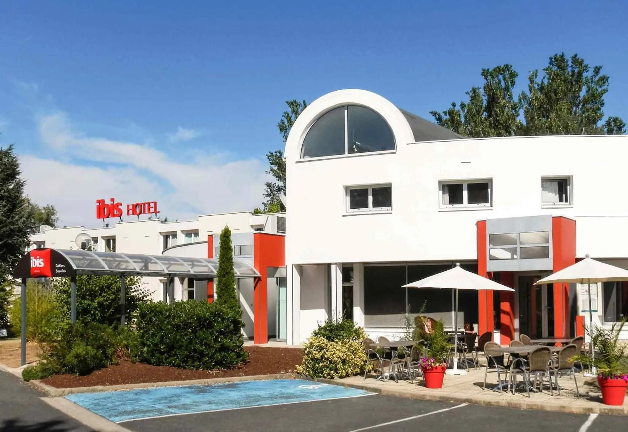 Property building in ibis Poitiers Beaulieu