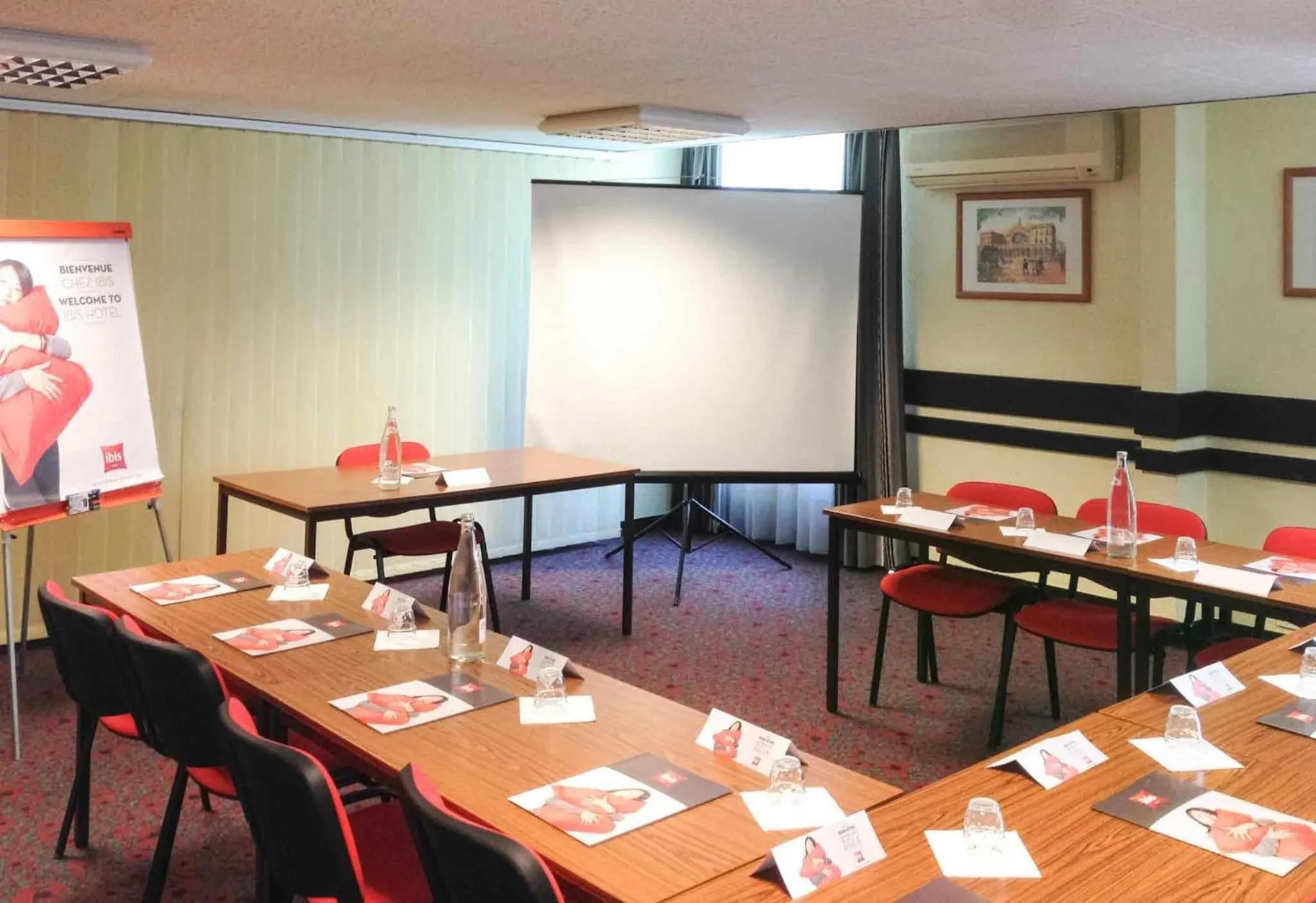 Meeting/conference room in ibis Poitiers Beaulieu