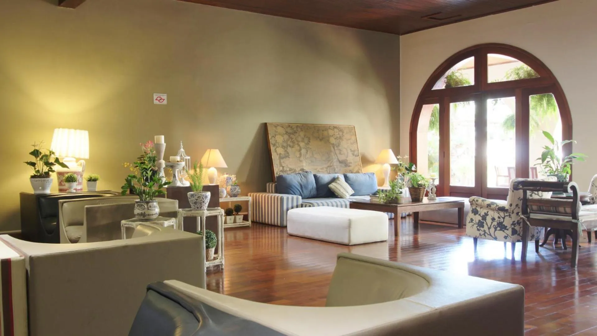 Communal lounge/ TV room in Hotel Mantovani