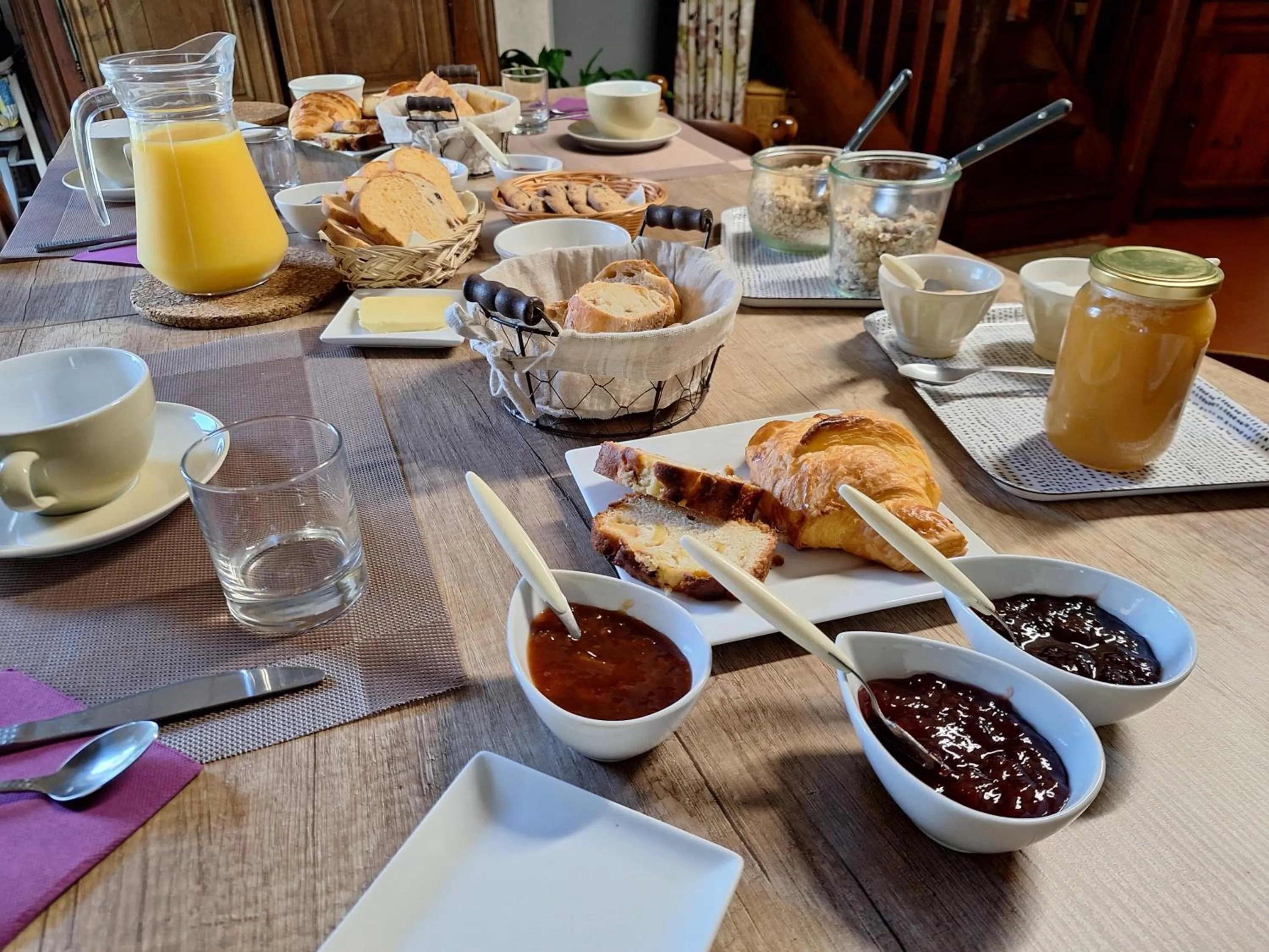 Continental breakfast in La vallée du Rivoal