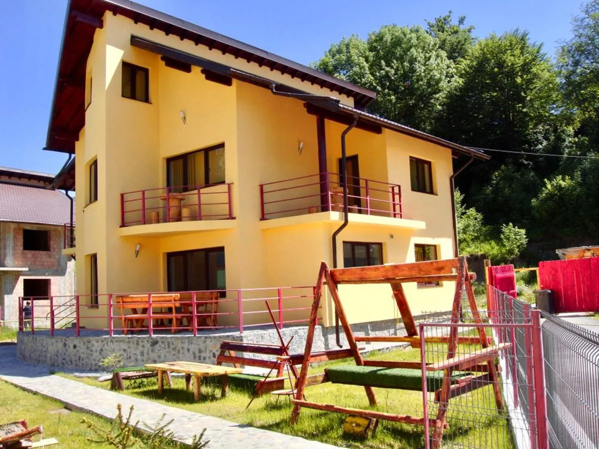 Property building in Complex Mona Caraiman