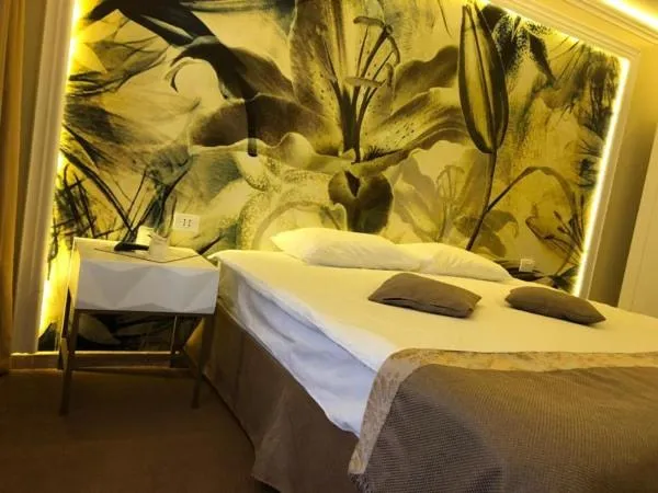 Complex Mona Caraiman