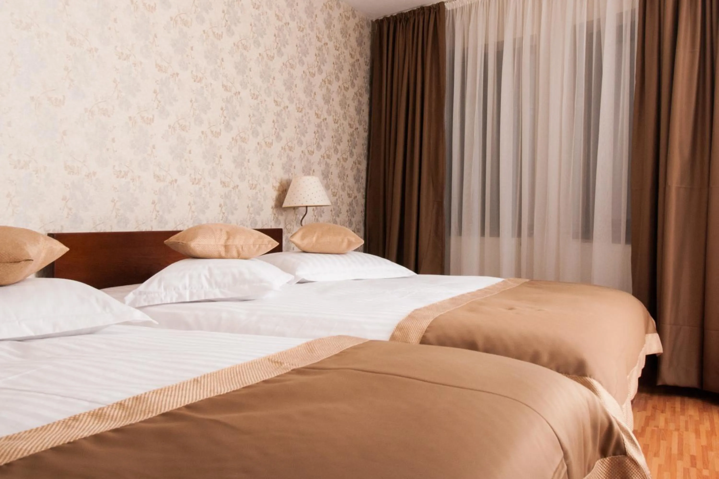 Complex Mona Caraiman