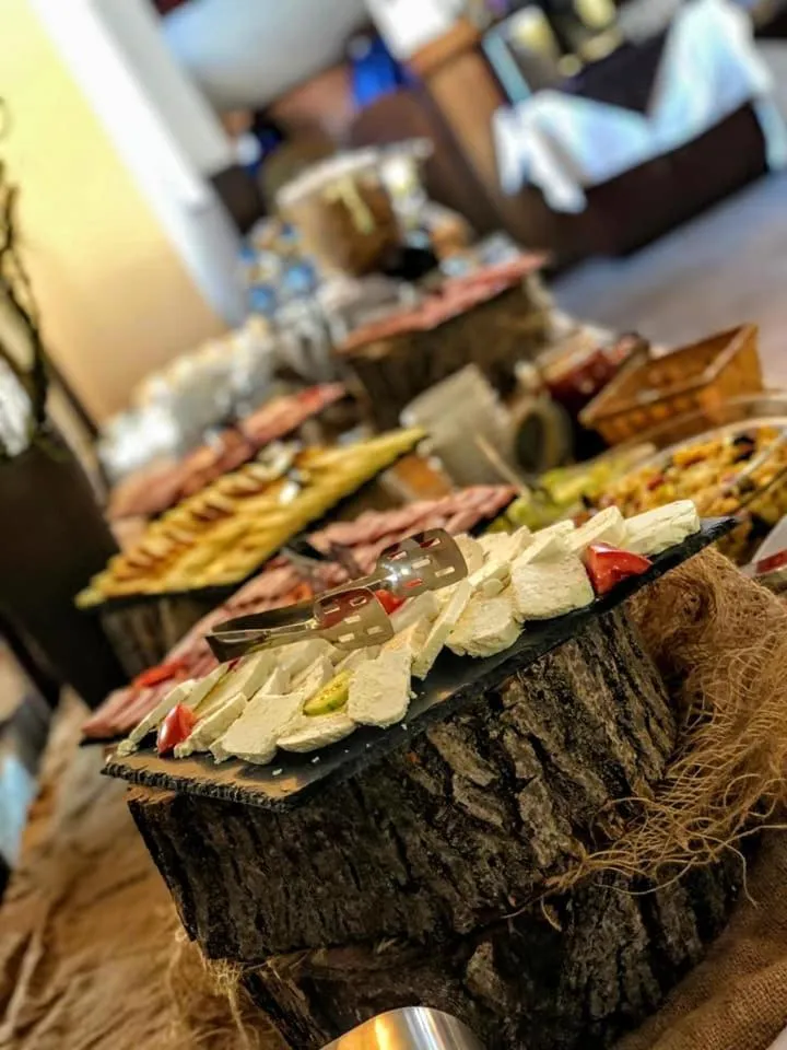 Buffet breakfast in Complex Mona Caraiman