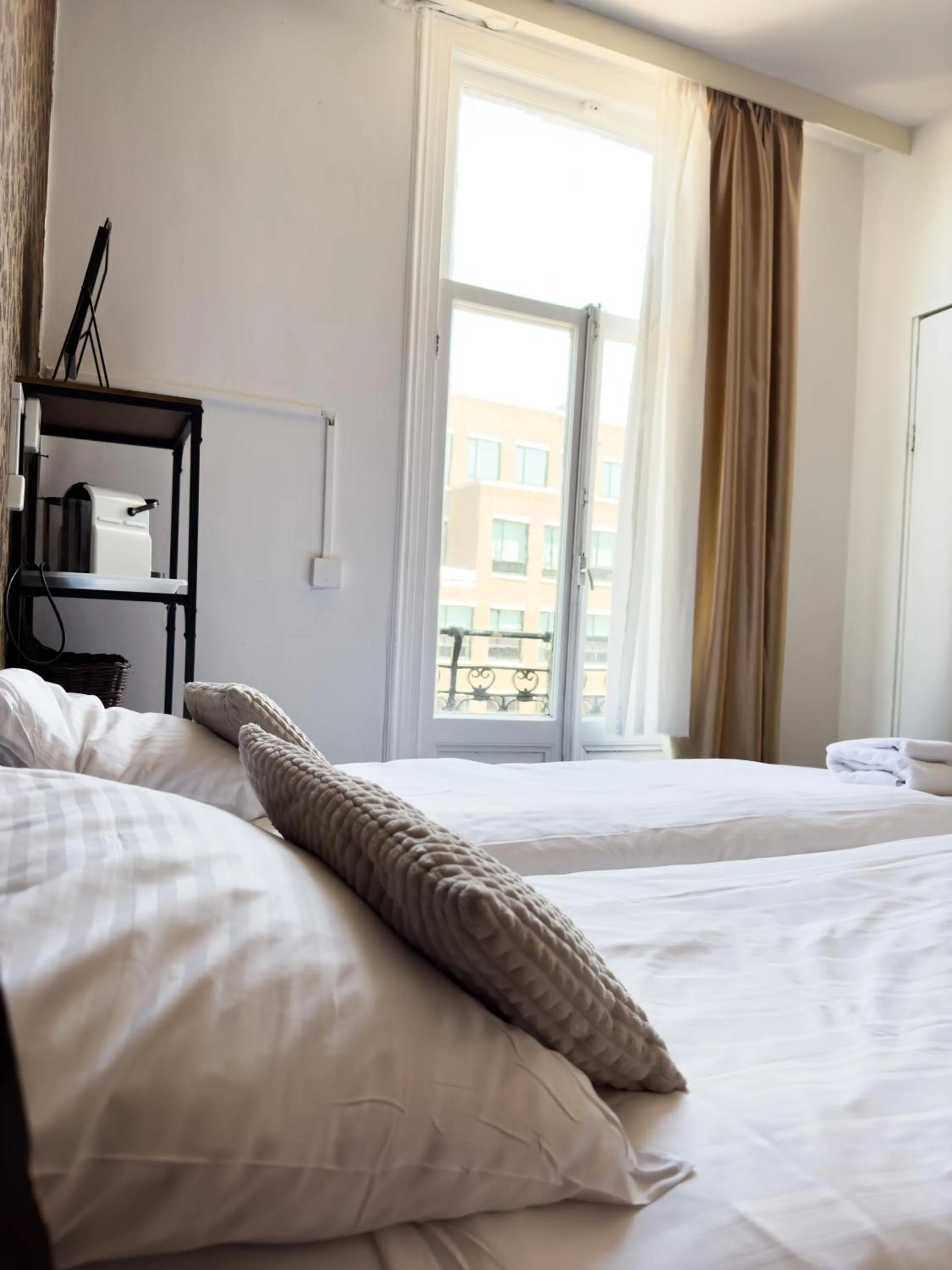 Bed in Hotel Amsterdam Inn