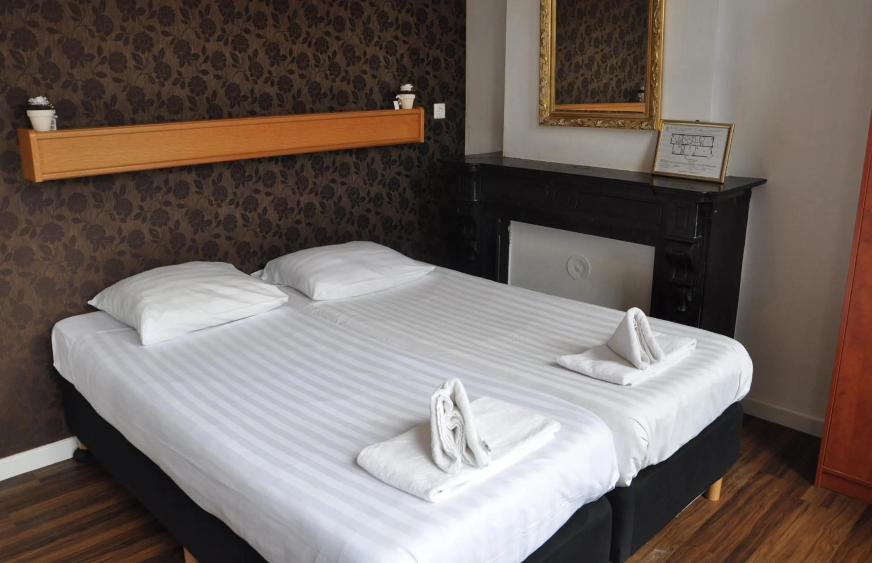 Bed in Hotel Amsterdam Inn