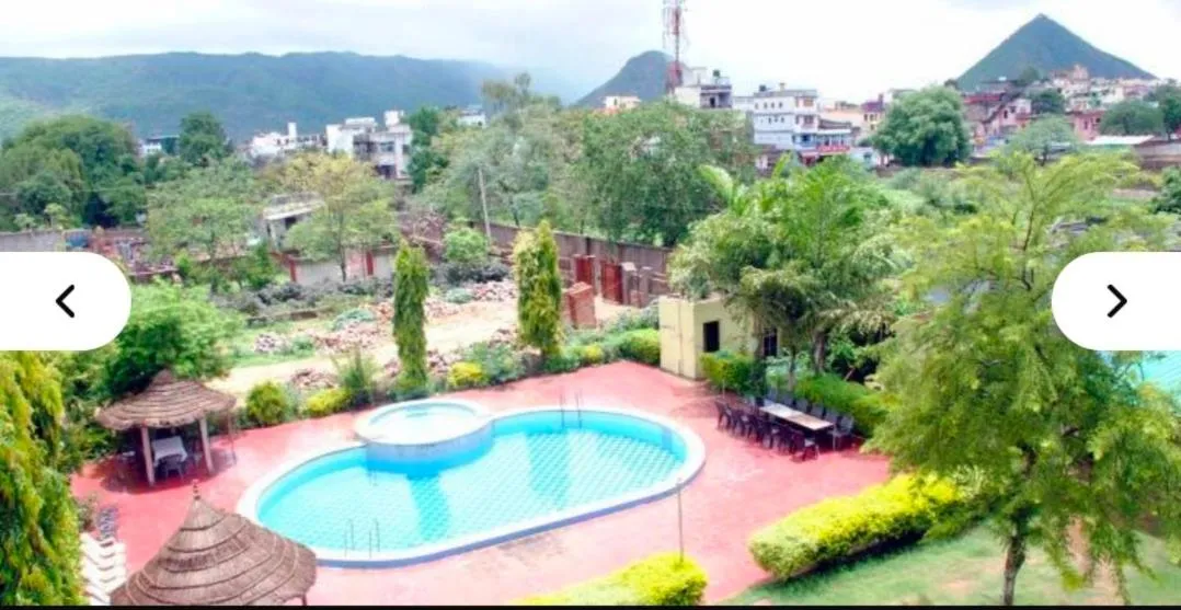 Swimming pool in Hill View