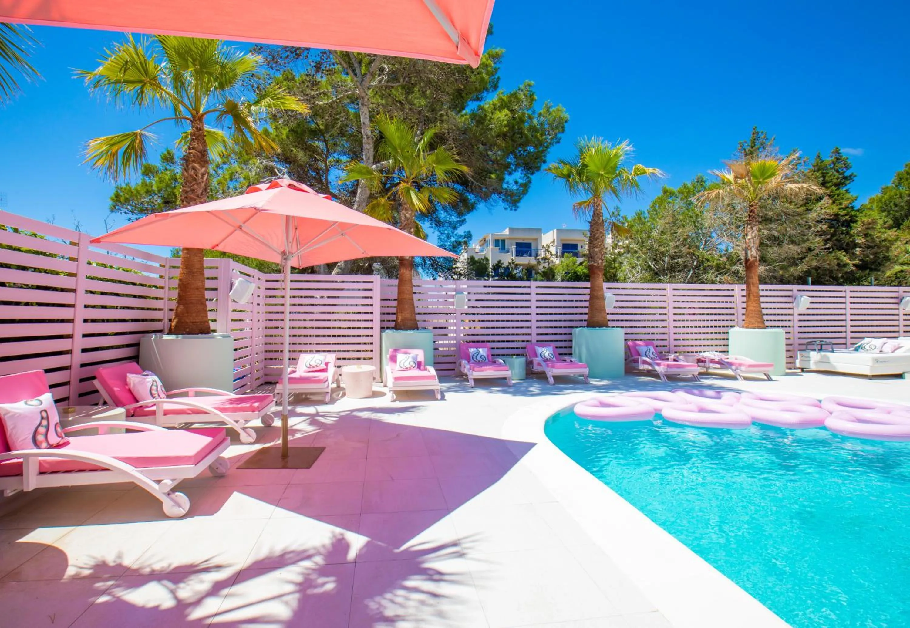 Swimming pool in Wi-Ki-Woo Boutique Hotel