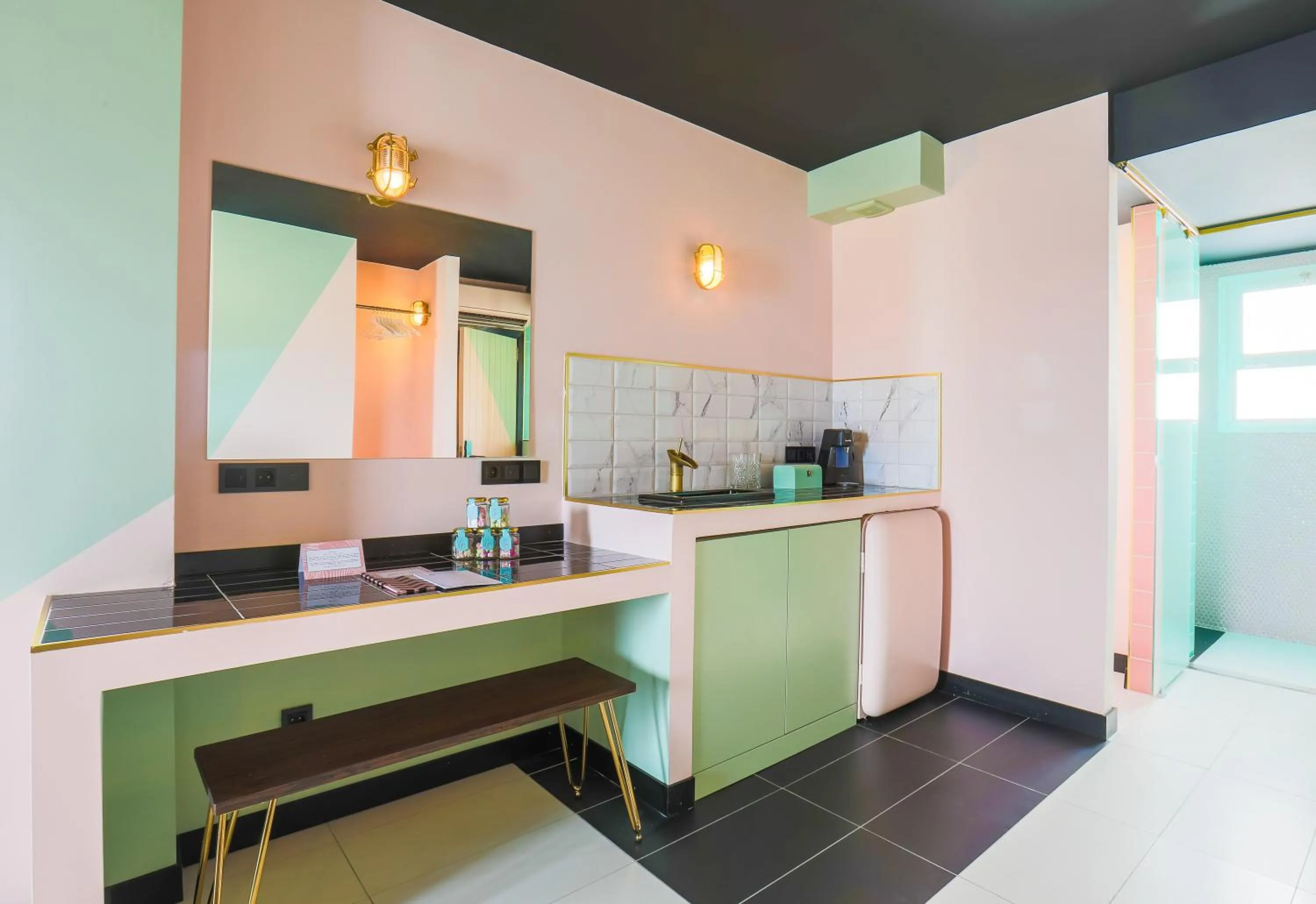 Kitchen or kitchenette in Wi-Ki-Woo Boutique Hotel