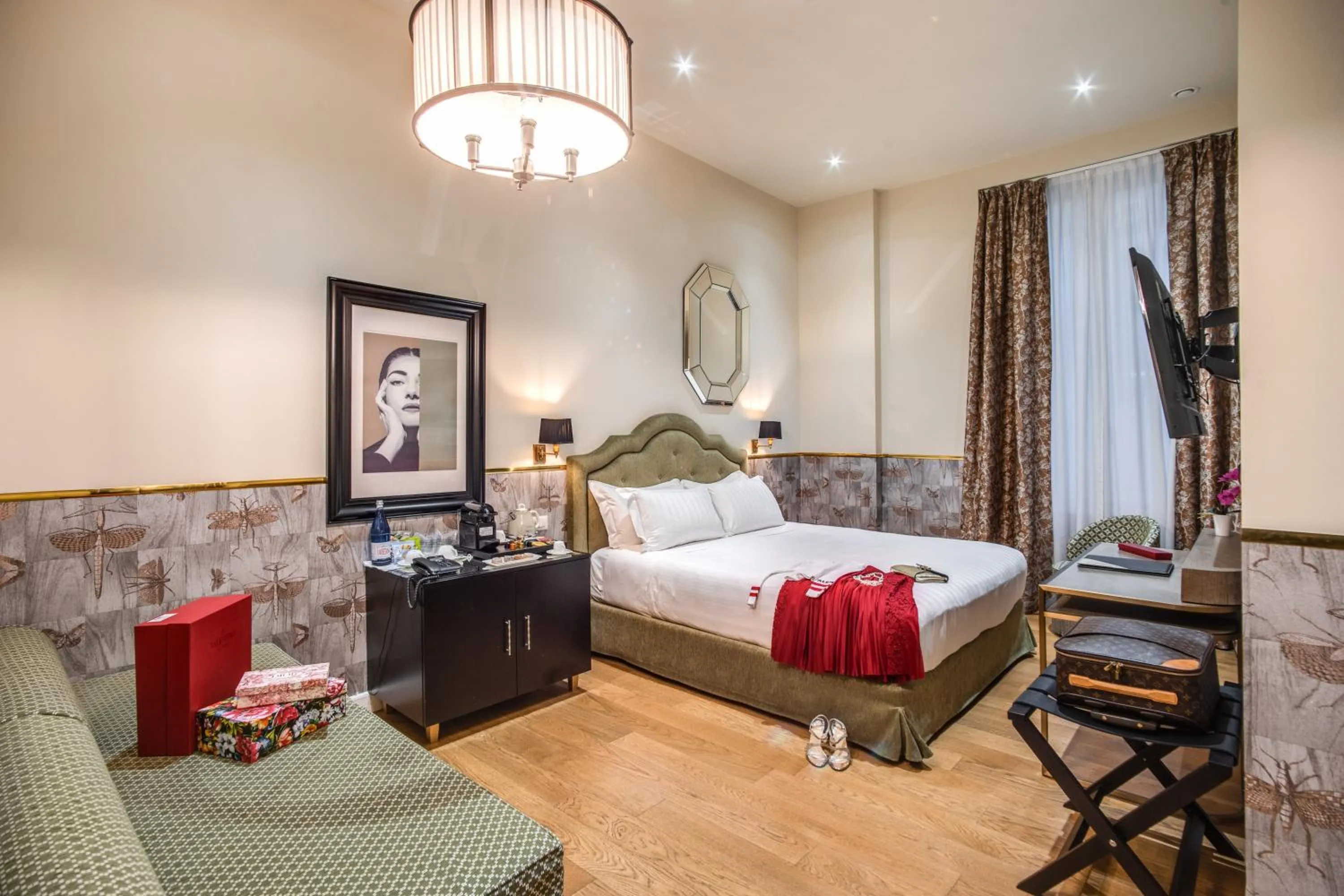 Photo of the whole room, Bed in The Talent Hotel