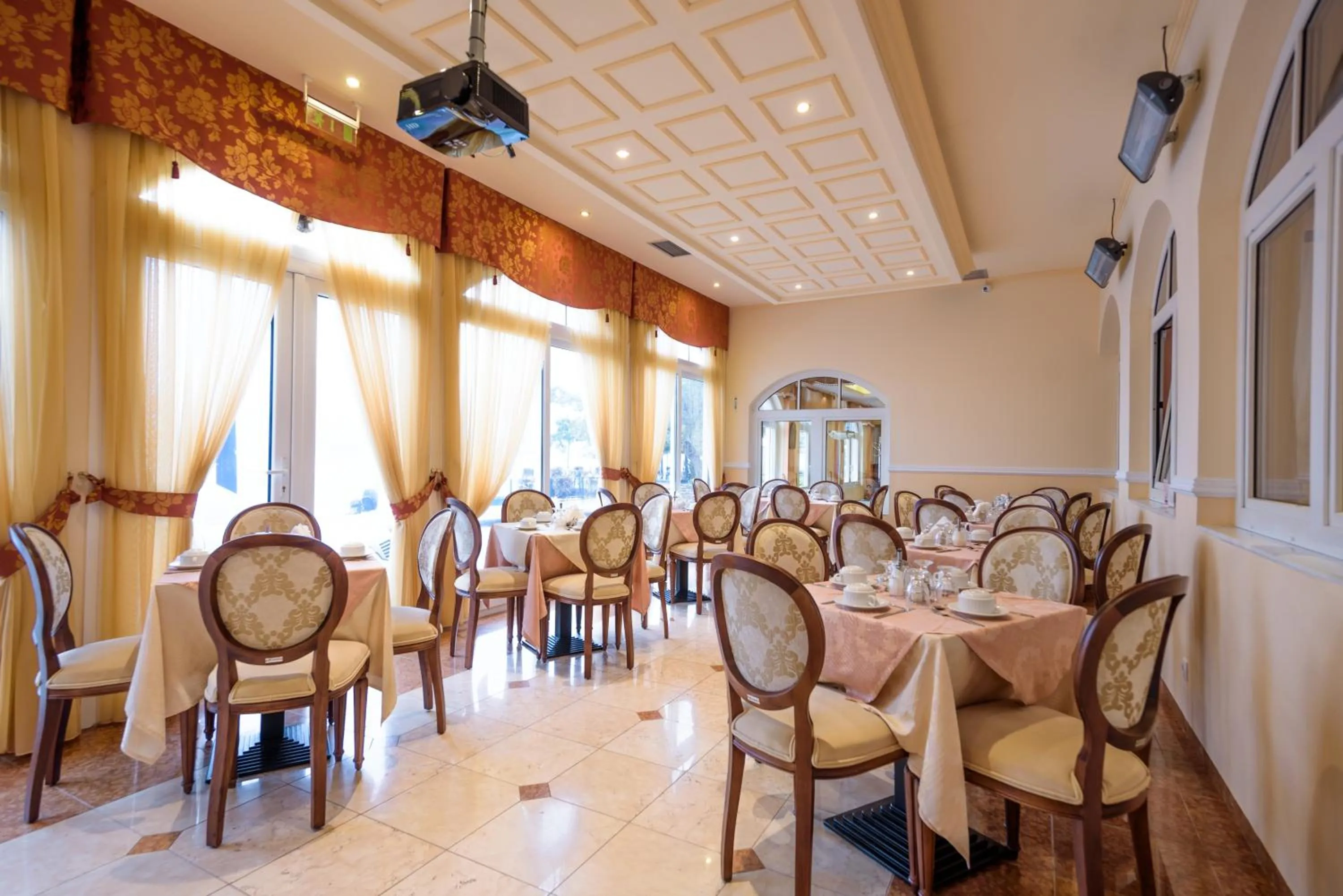 Restaurant/places to eat in Hotel Kastoria in Kastoria City