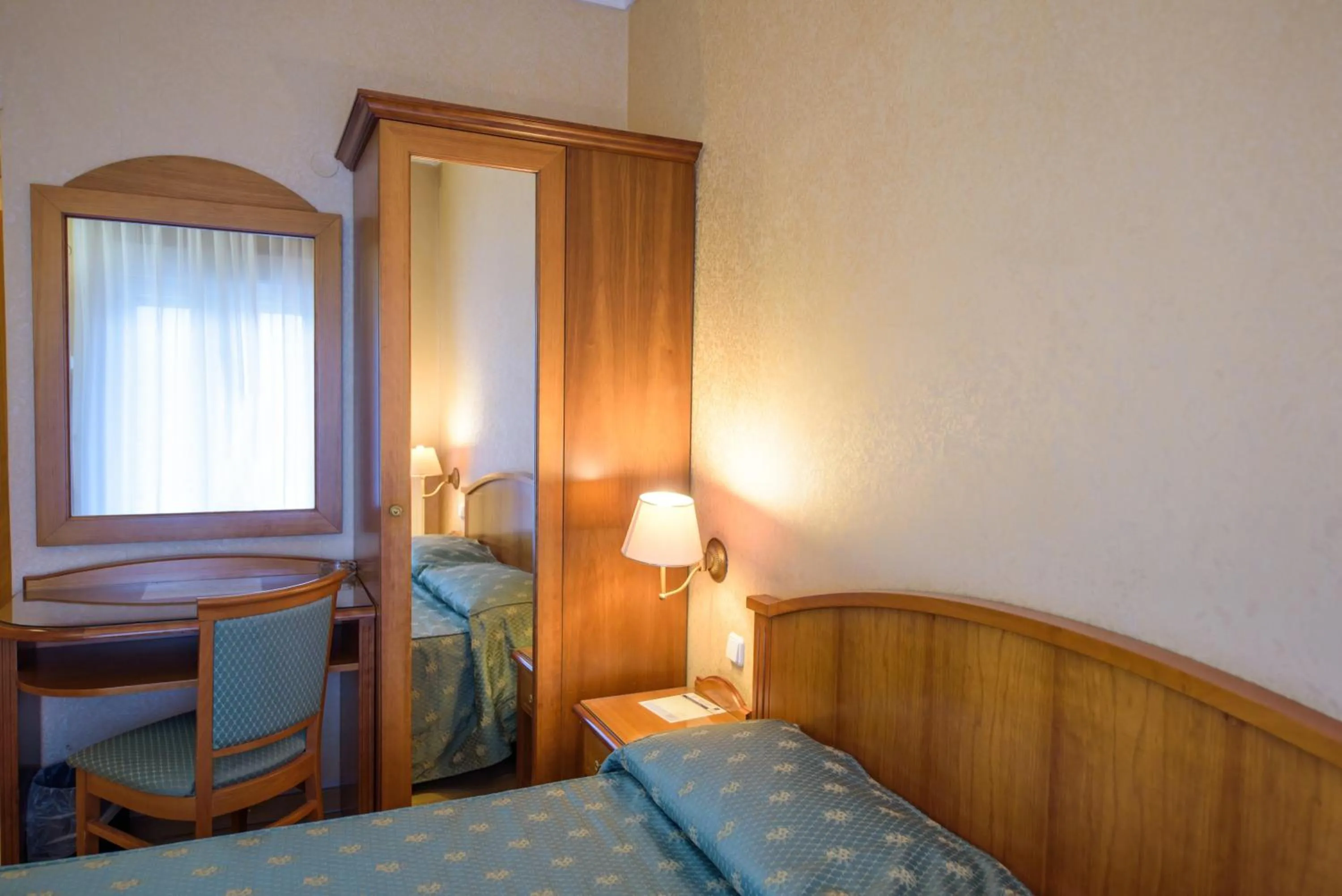 Lake view, Bed in Hotel Kastoria in Kastoria City