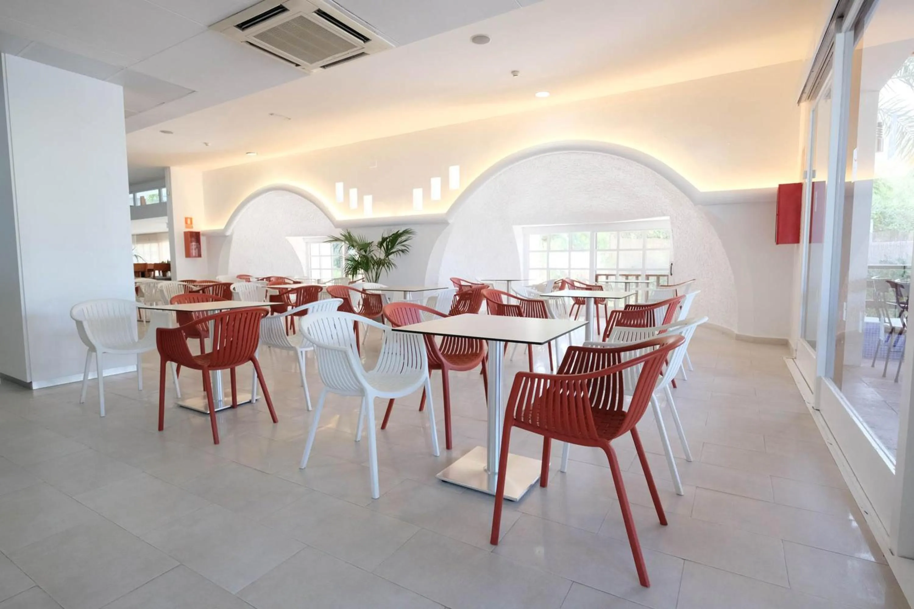 Lounge or bar in azuLine Hotel Bergantin