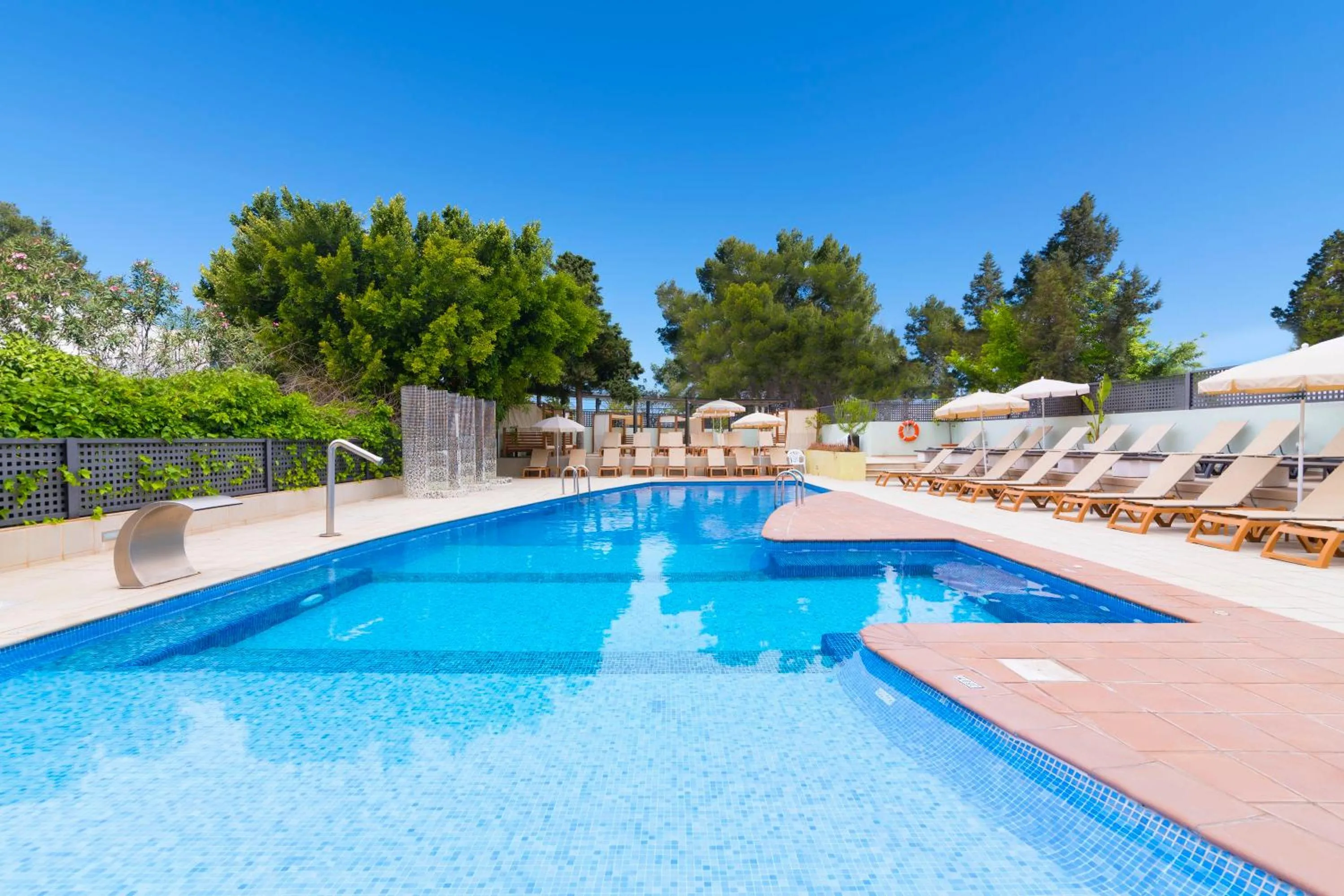 Swimming pool in azuLine Hotel Bergantin