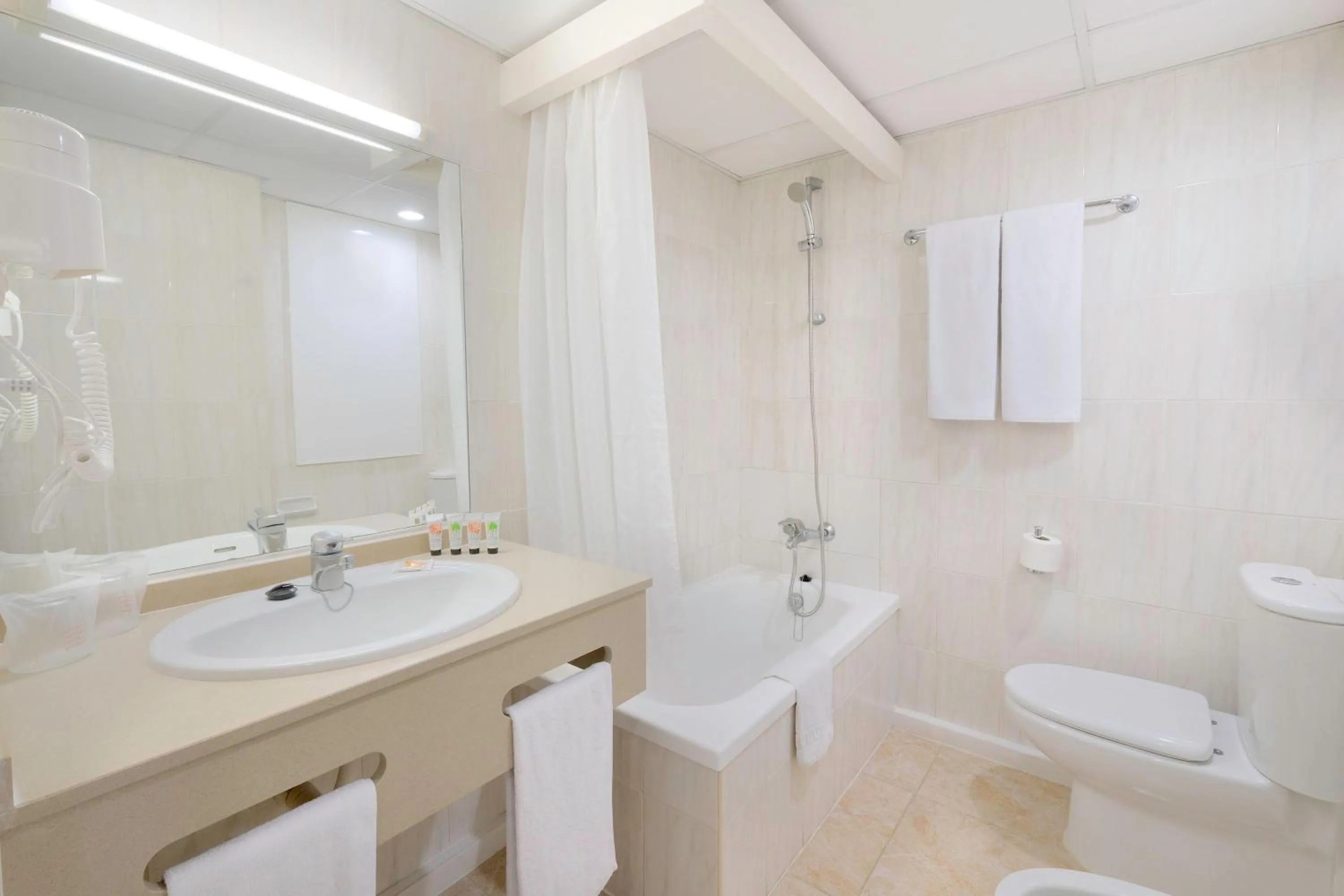 Bathroom in azuLine Hotel Bergantin