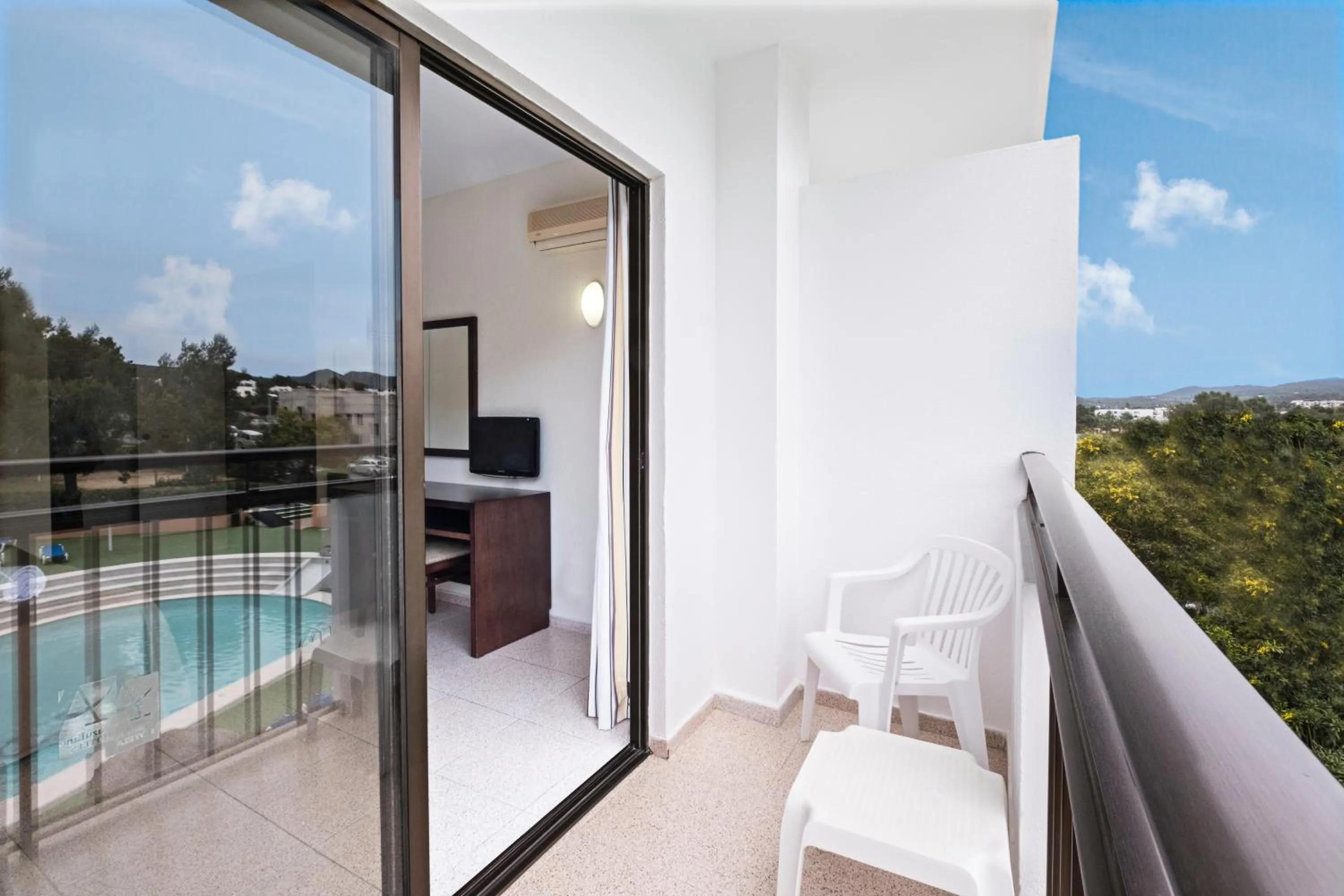 Photo of the whole room in azuLine Hoteles Mar Amantis & II