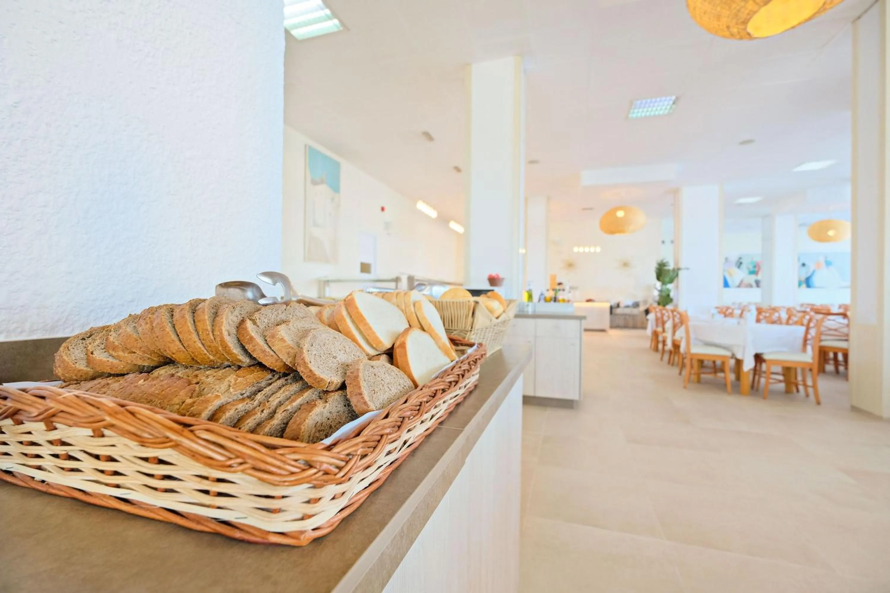 Restaurant/places to eat in azuLine Hoteles Mar Amantis & II