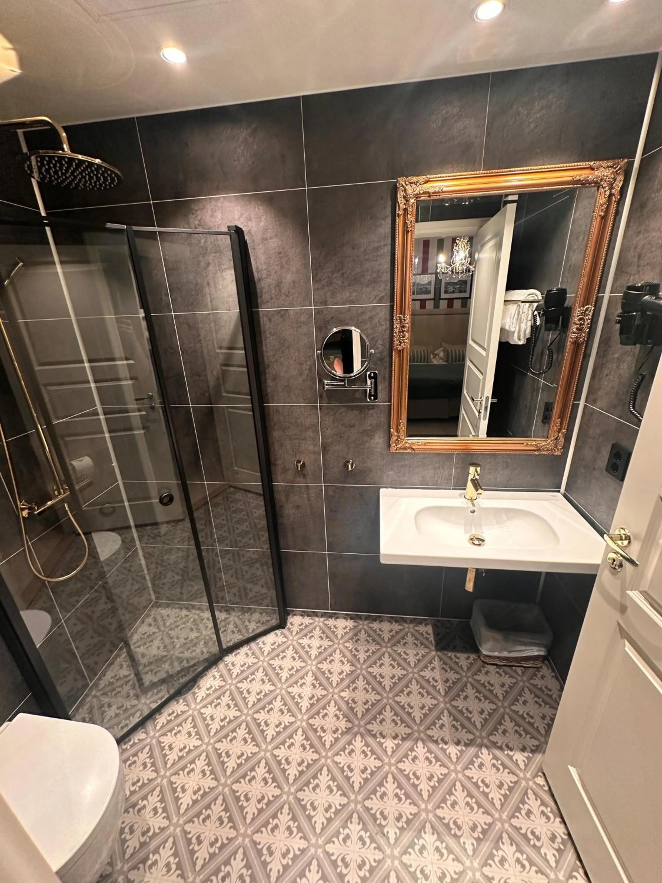 Shower in Hofslund Fjord Hotel