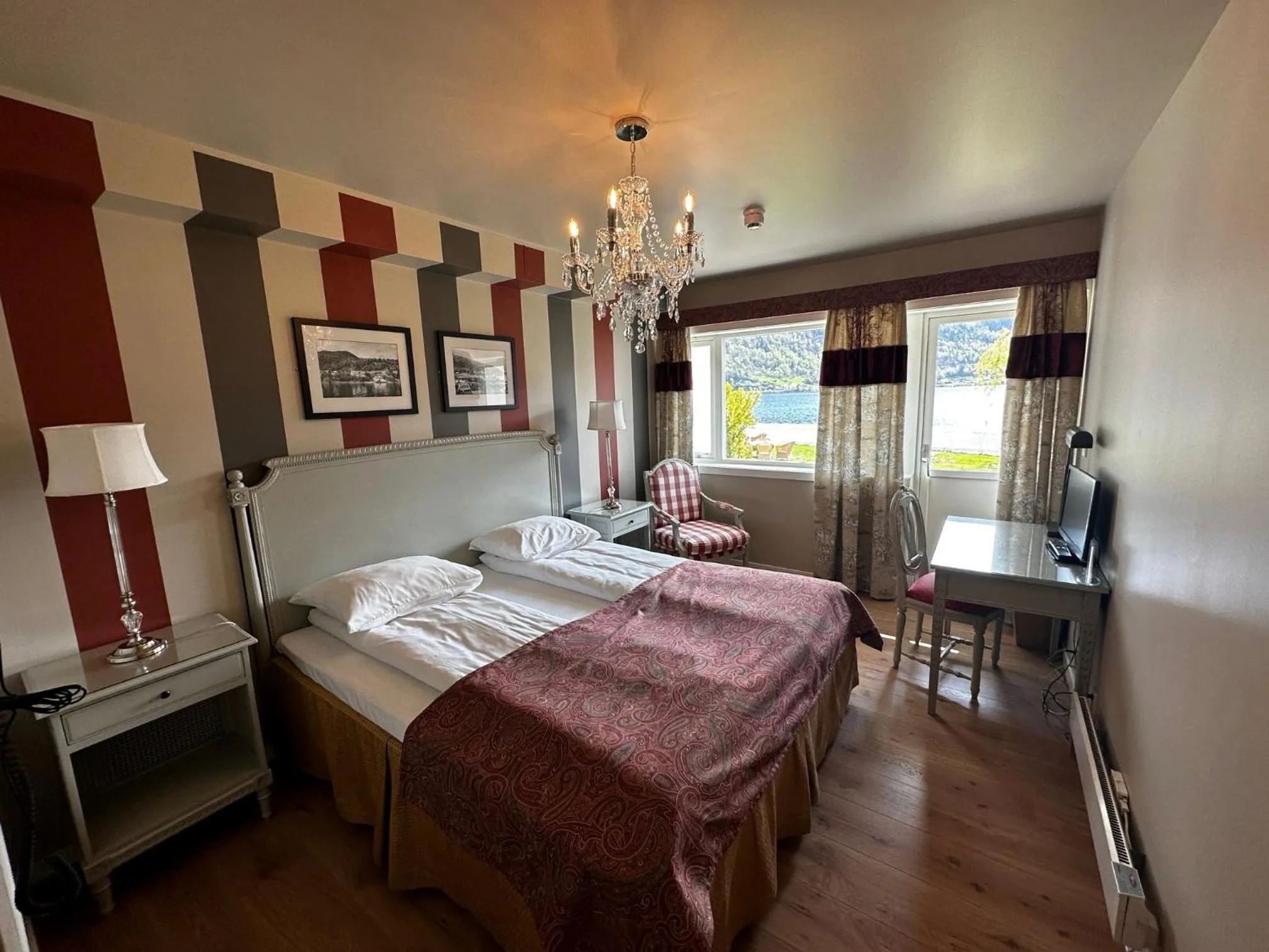 Bed in Hofslund Fjord Hotel