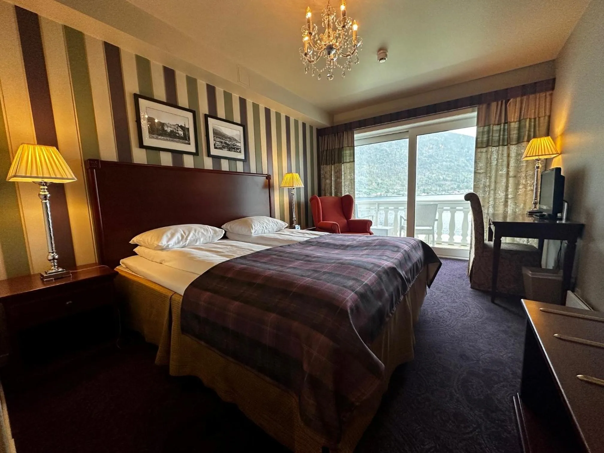 Bed in Hofslund Fjord Hotel