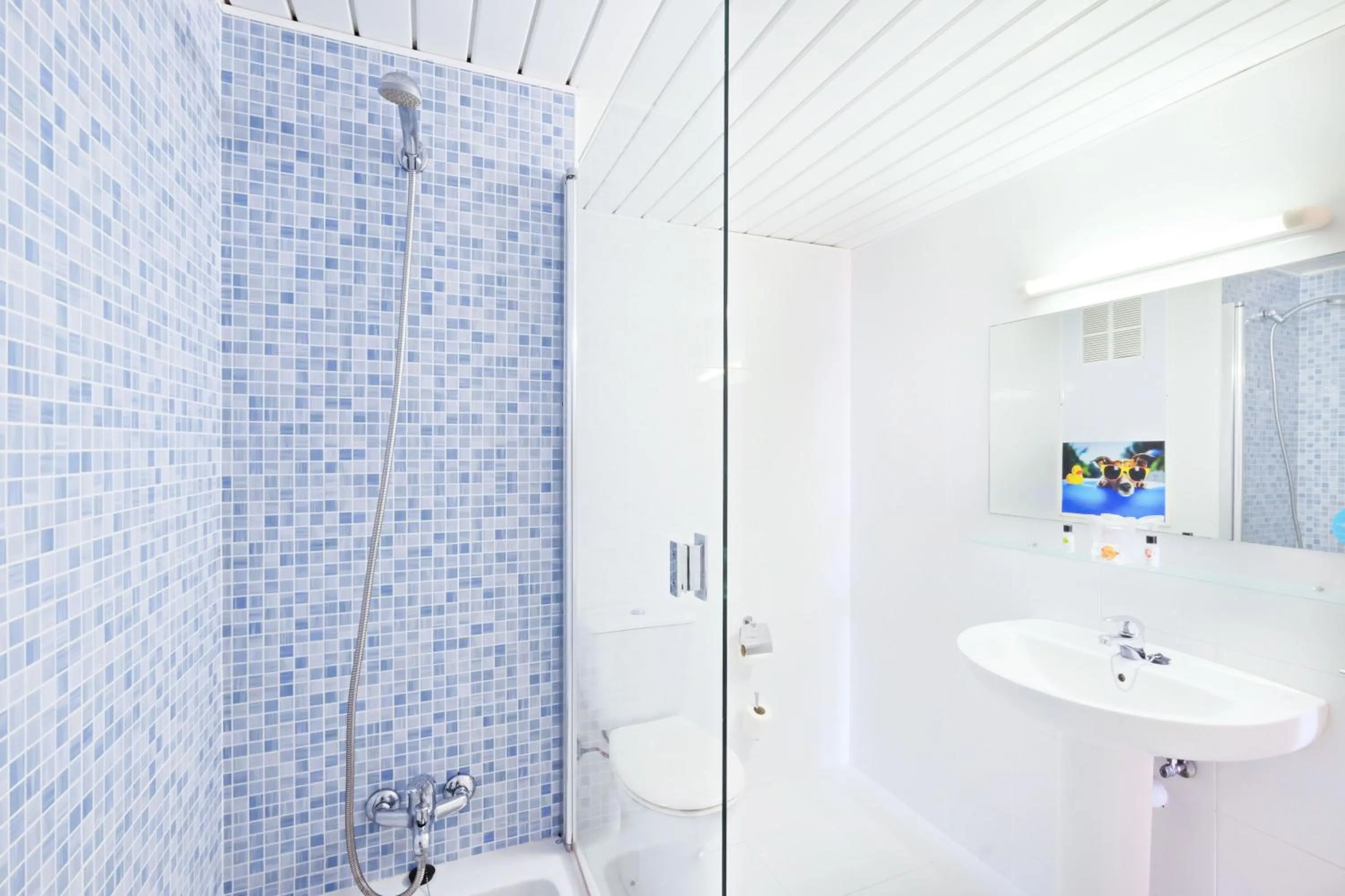 Bathroom in azuLine Hotel Pacific