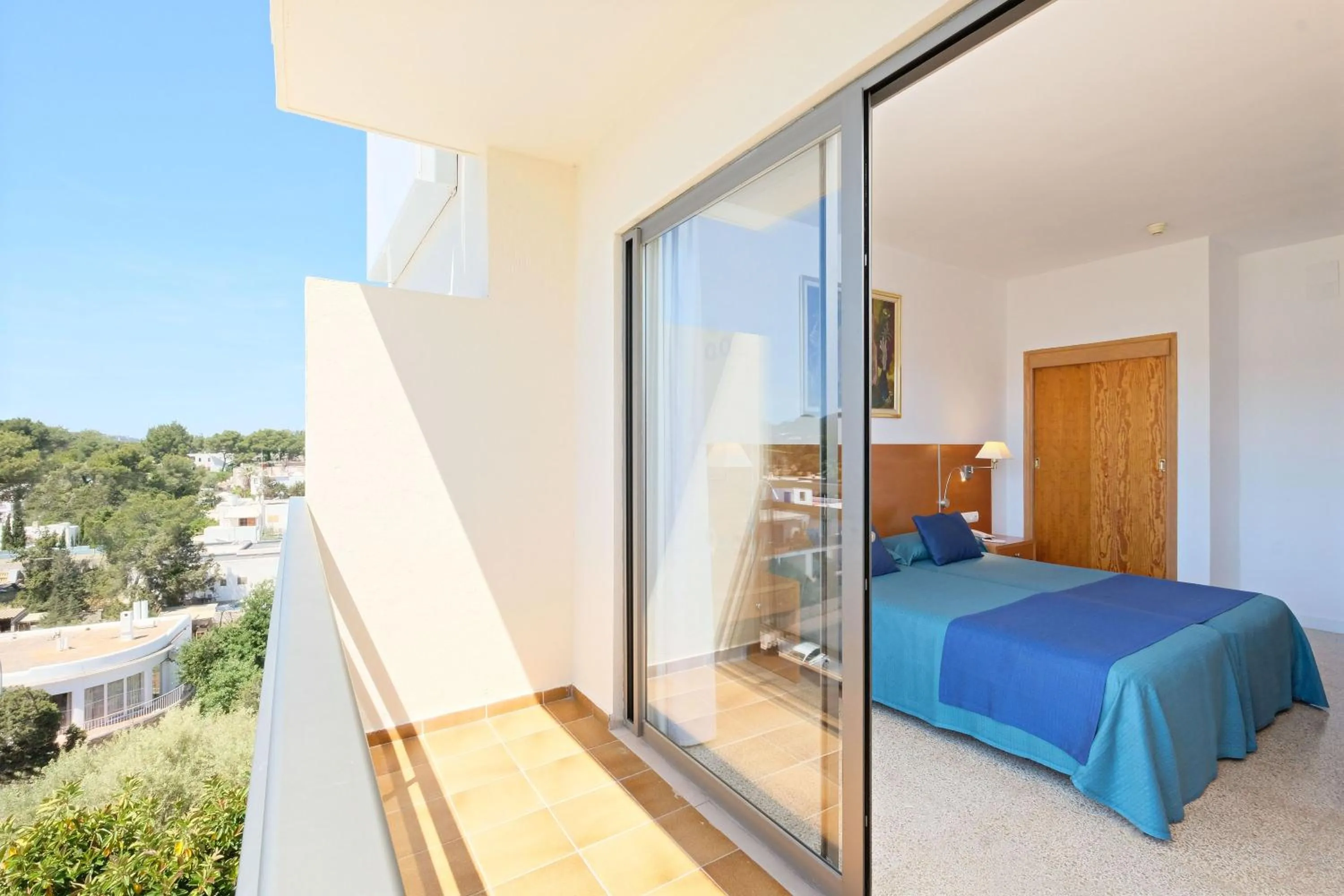 Property building, Bed in azuLine Hotel S'Anfora & Fleming