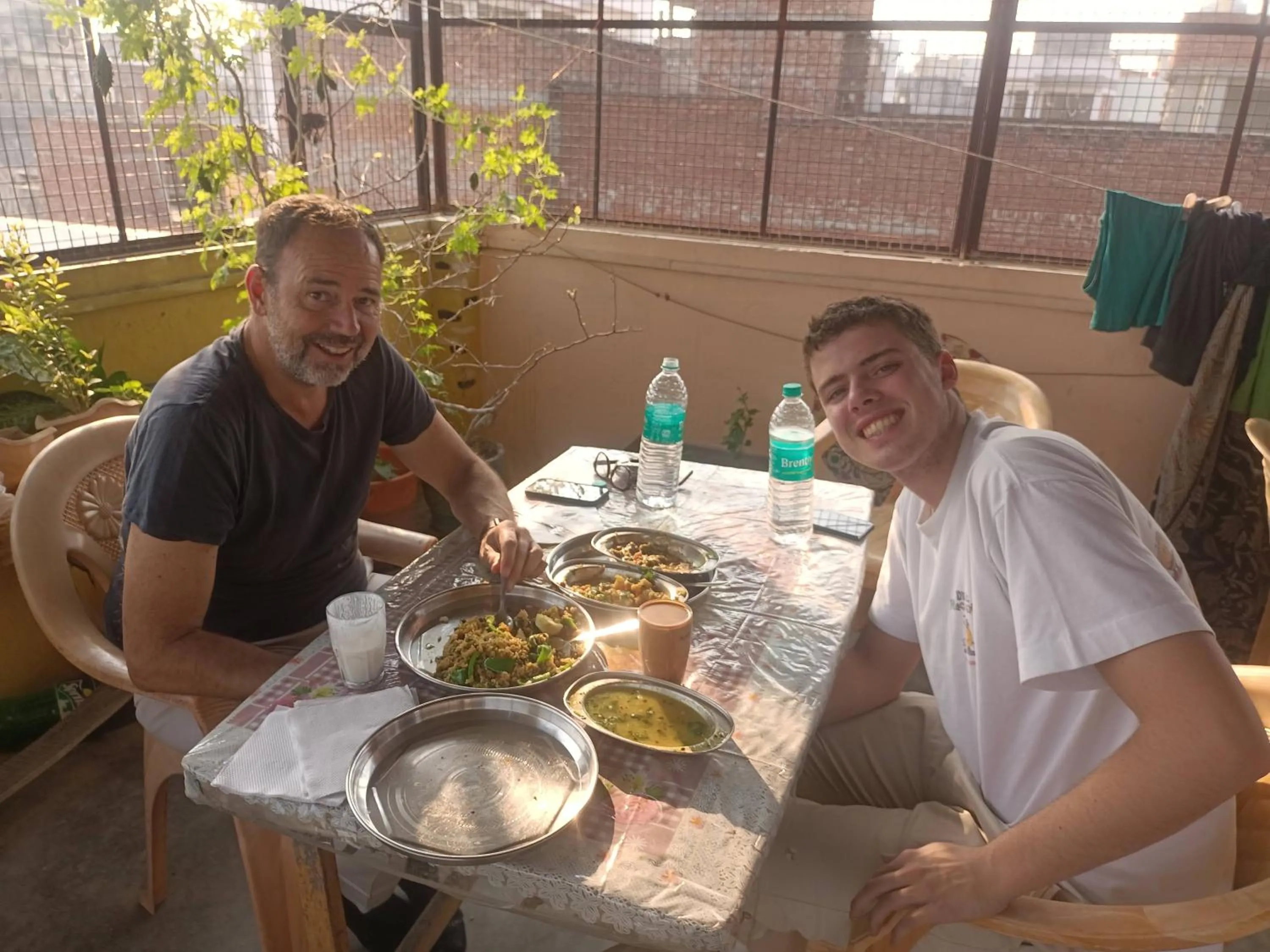 Restaurant/places to eat in Somit Paying Guest House