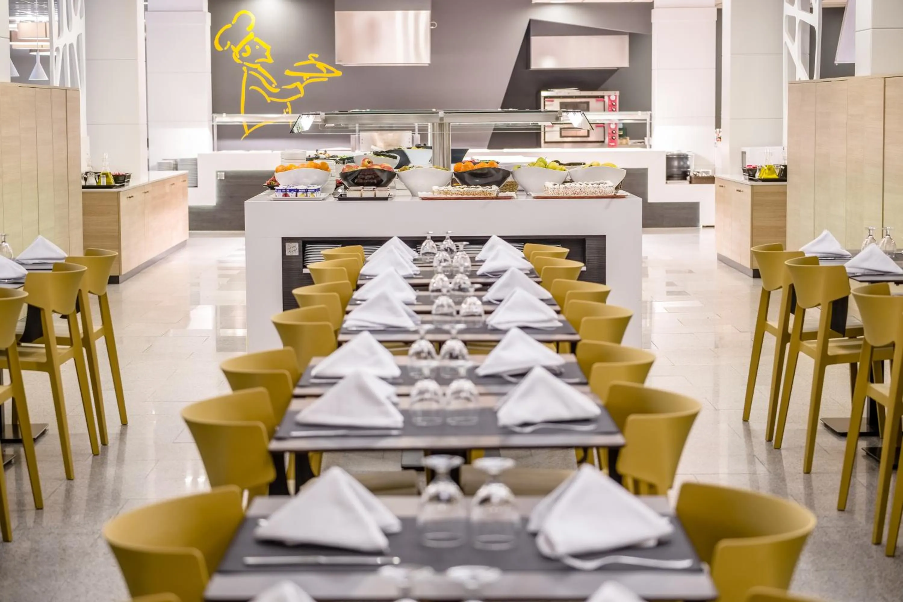 Restaurant/places to eat in Hotel California Garden