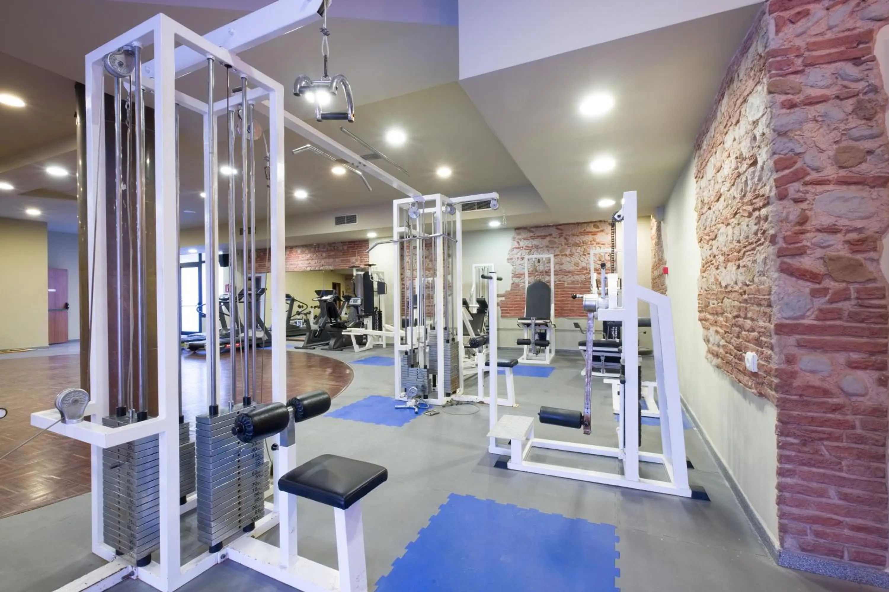 Fitness centre/facilities in Hotel California Garden