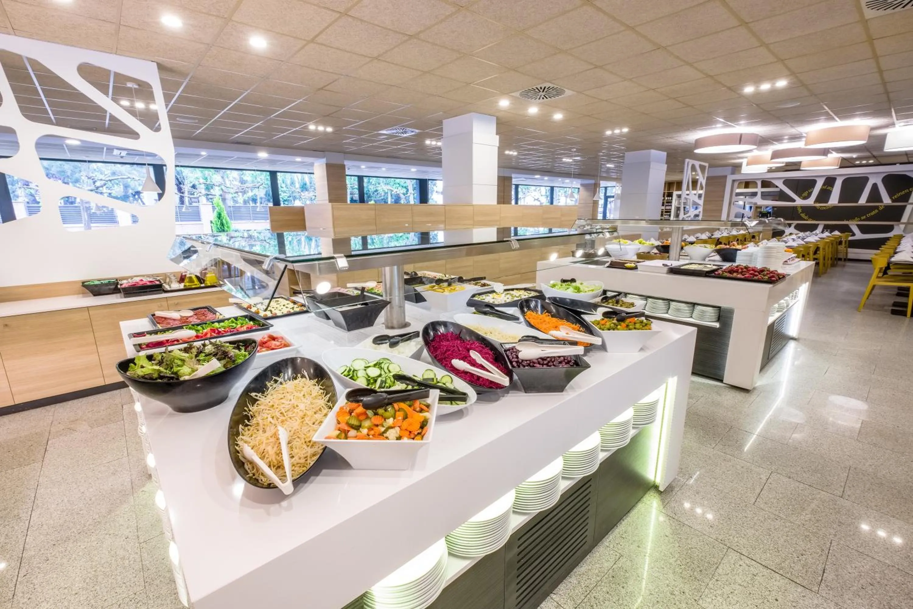 Restaurant/places to eat in Hotel California Garden