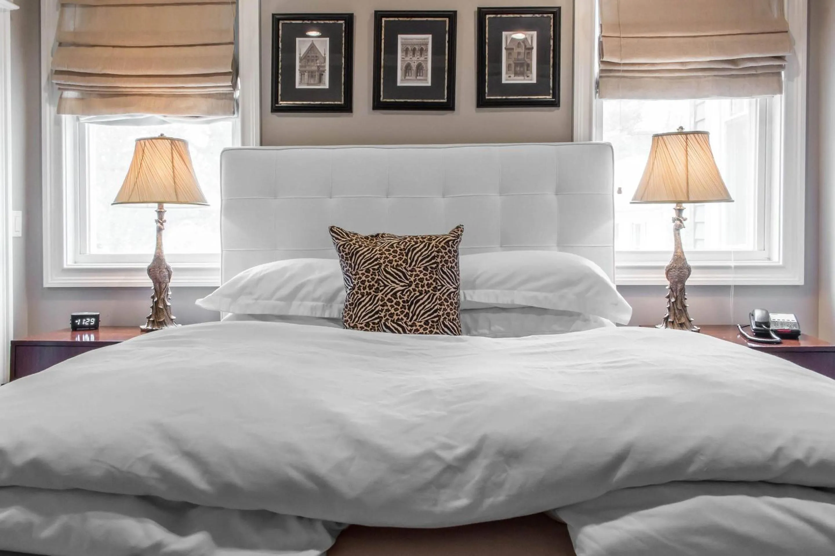 Bedroom, Bed in The Peacock Inn, an Ascend Collection Hotel