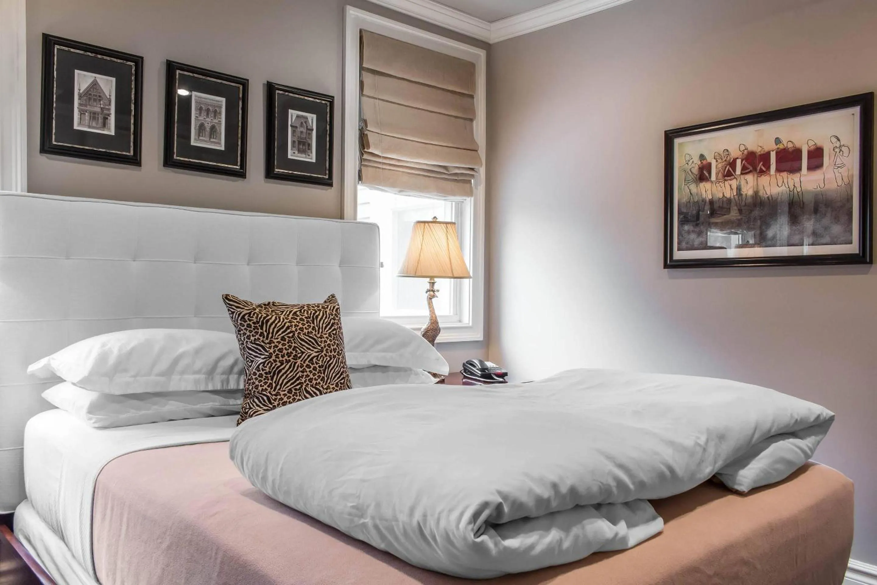 Bedroom, Bed in The Peacock Inn, an Ascend Collection Hotel