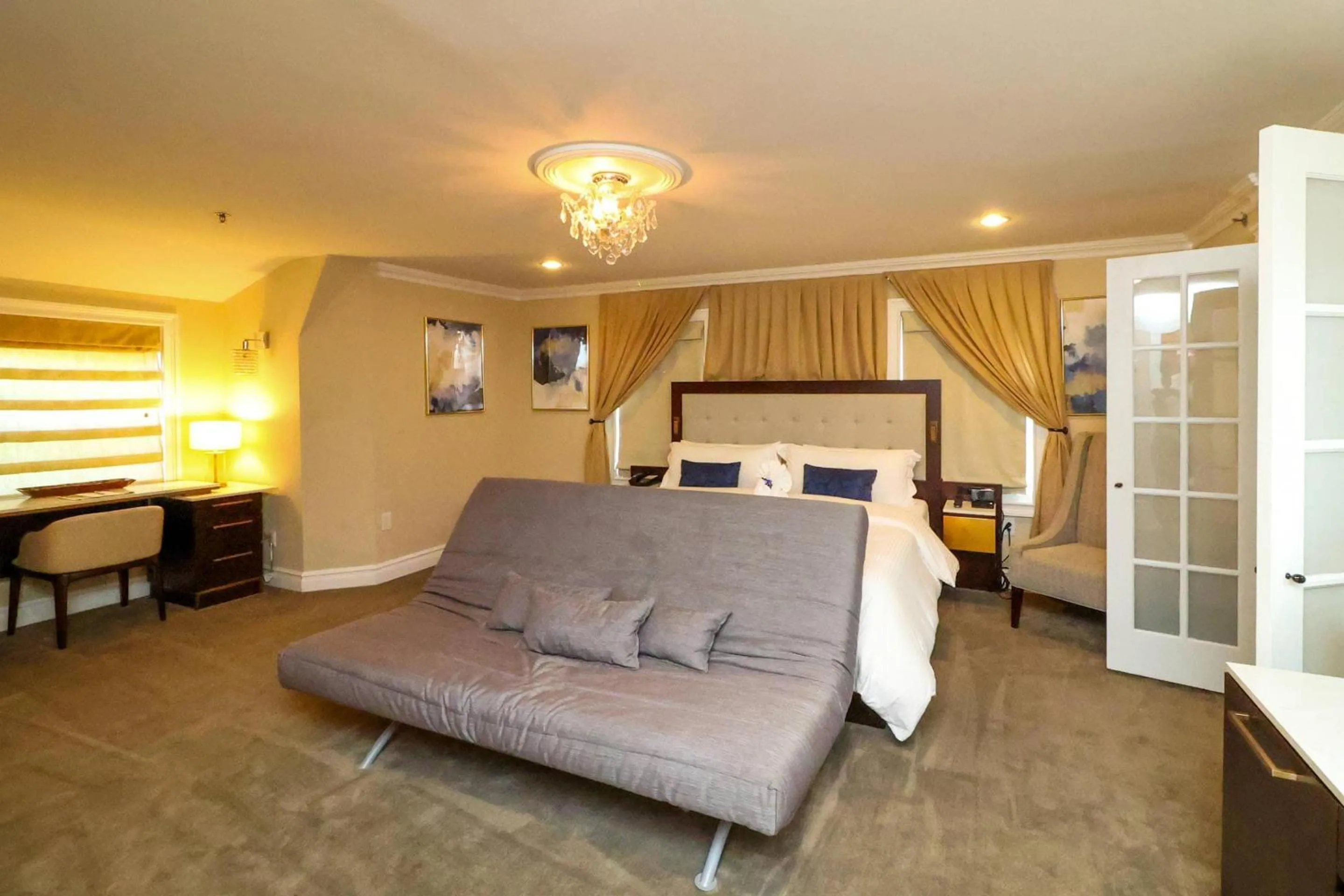 Bedroom, Bed in The Peacock Inn, an Ascend Collection Hotel