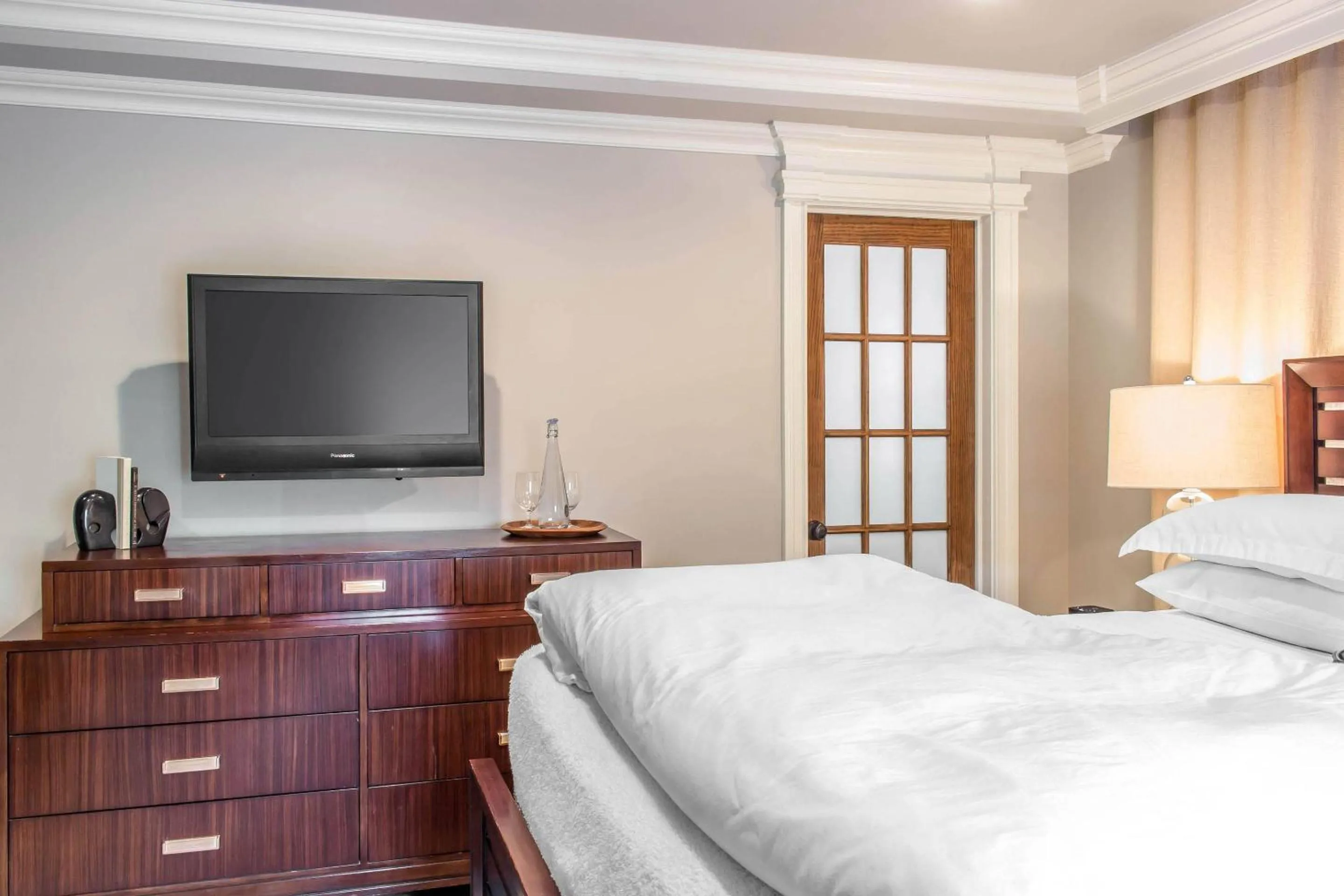 Bedroom, Bed in The Peacock Inn, an Ascend Collection Hotel