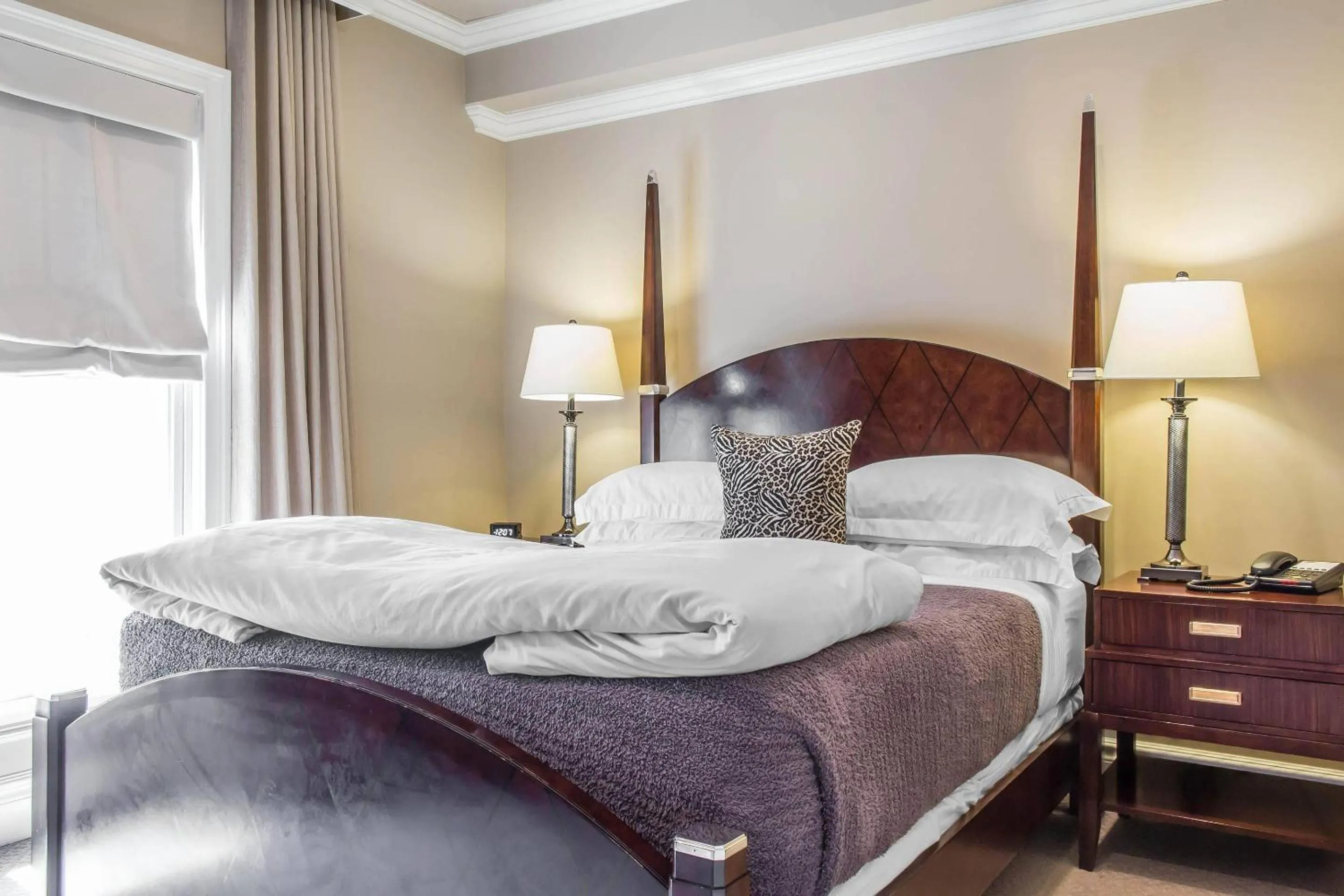 Bedroom, Bed in The Peacock Inn, an Ascend Collection Hotel