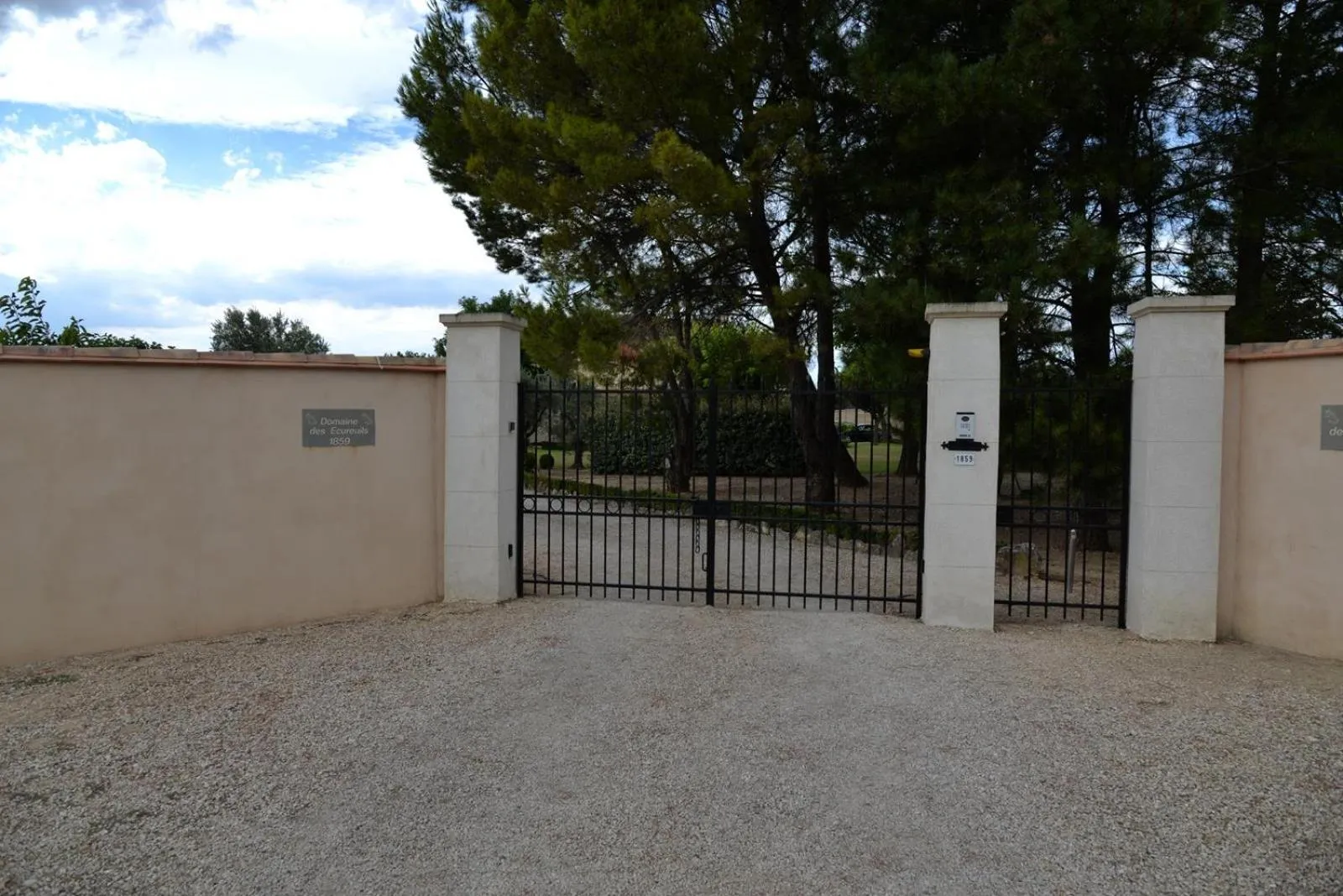 Facade/entrance in Domaine Des Écureuils