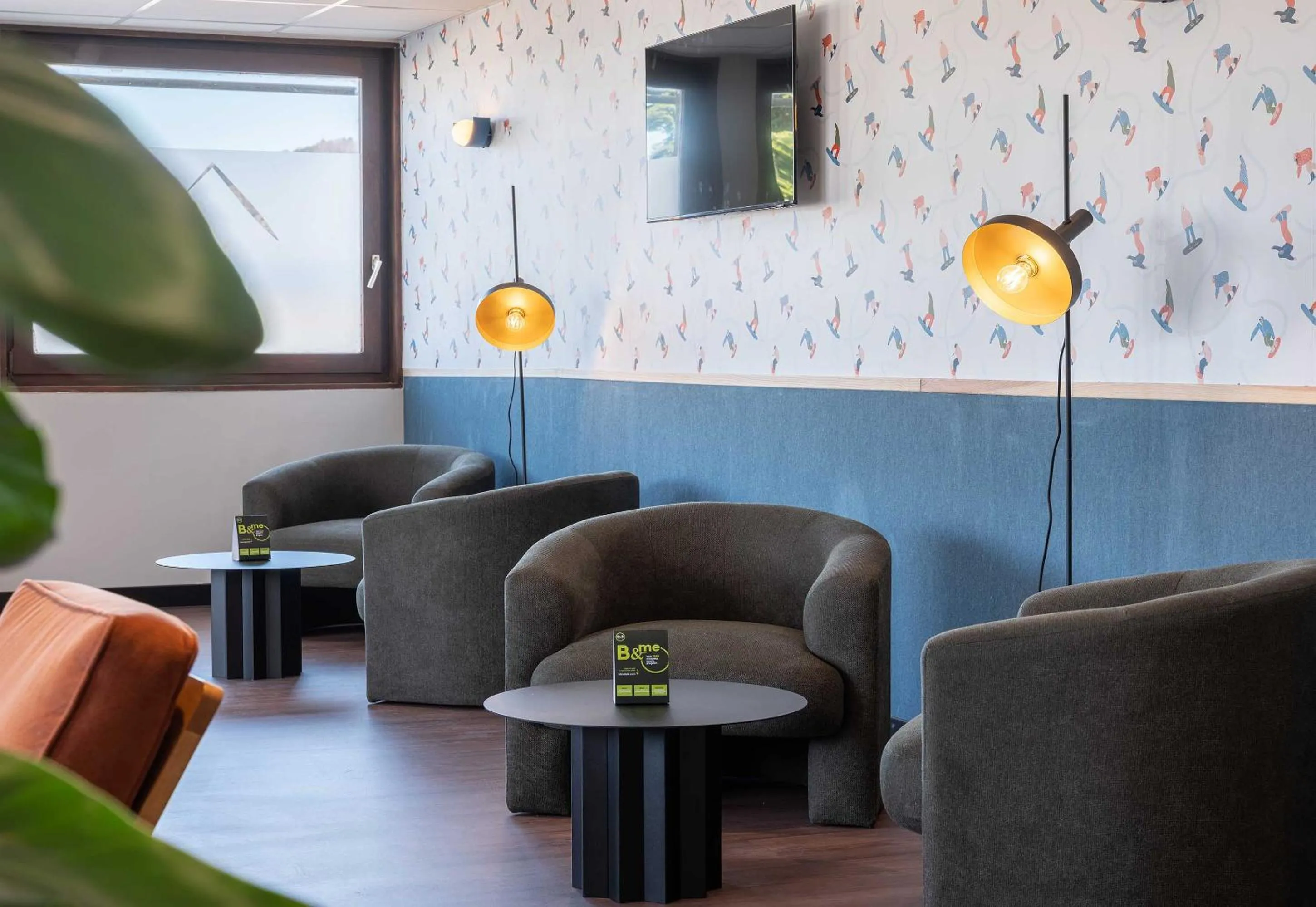 Seating area in B&B HOTEL Saint-Pierre-en-Faucigny Bonneville