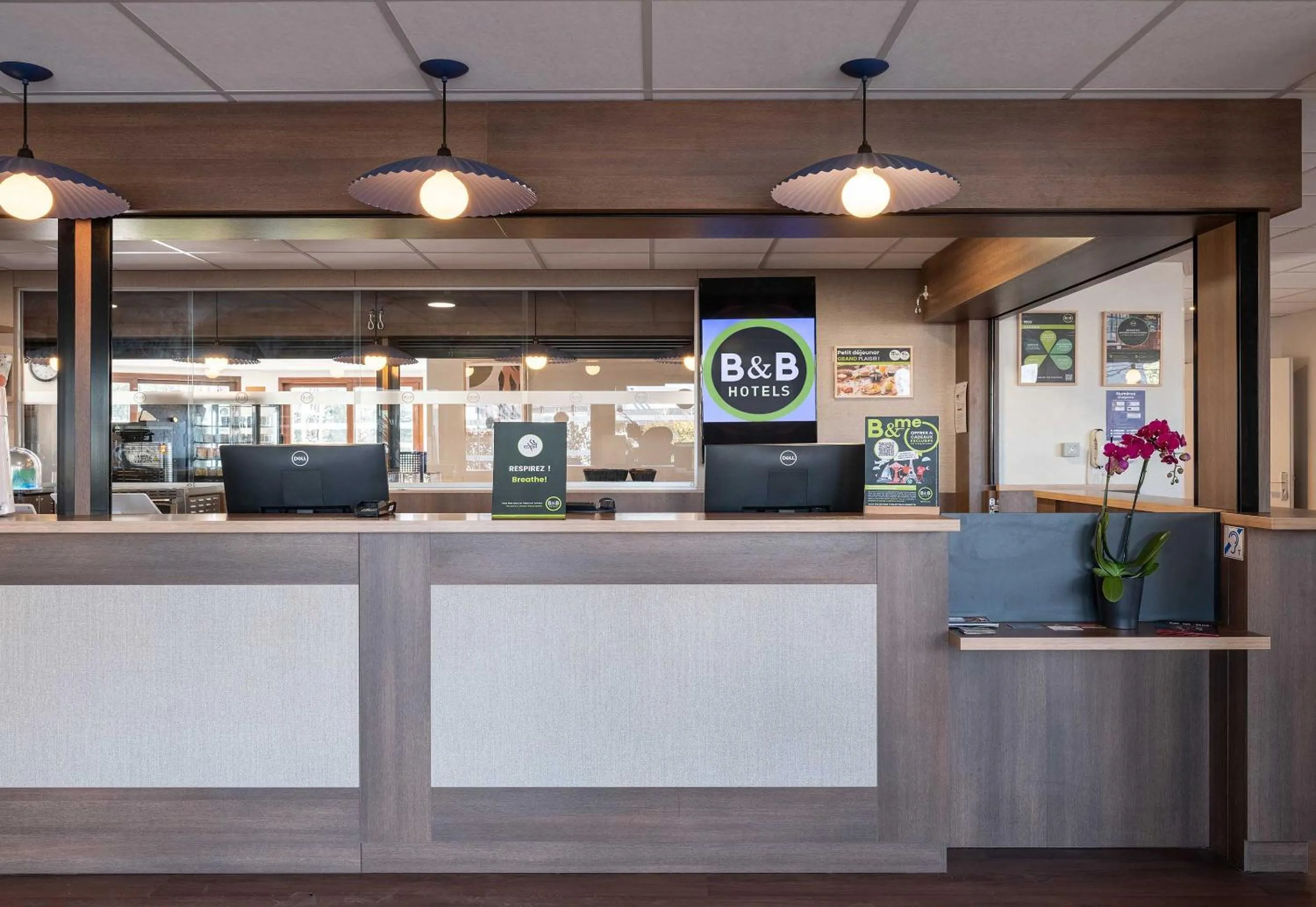 Lobby or reception in B&B HOTEL Saint-Pierre-en-Faucigny Bonneville