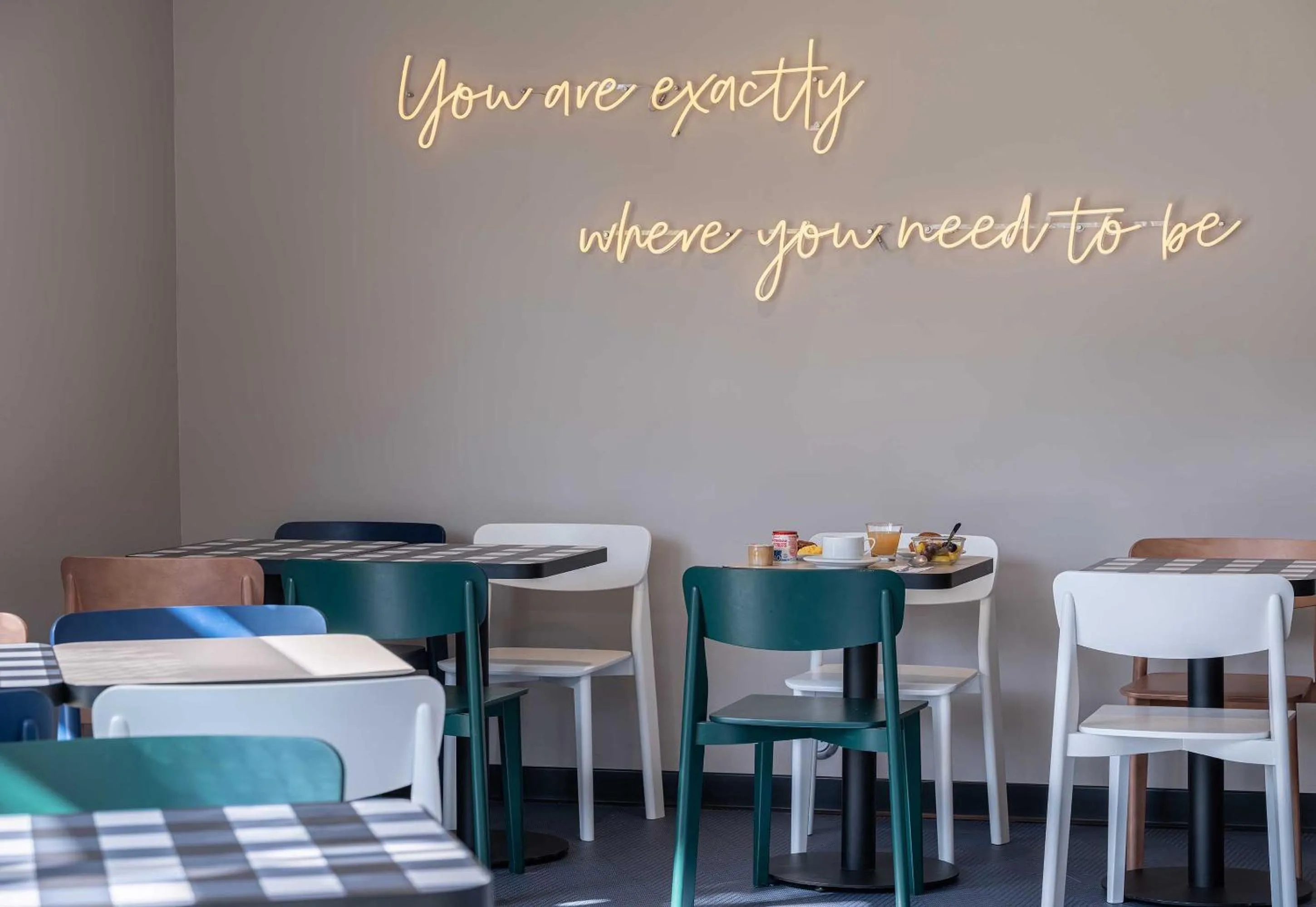 Dining area in B&B HOTEL Saint-Pierre-en-Faucigny Bonneville