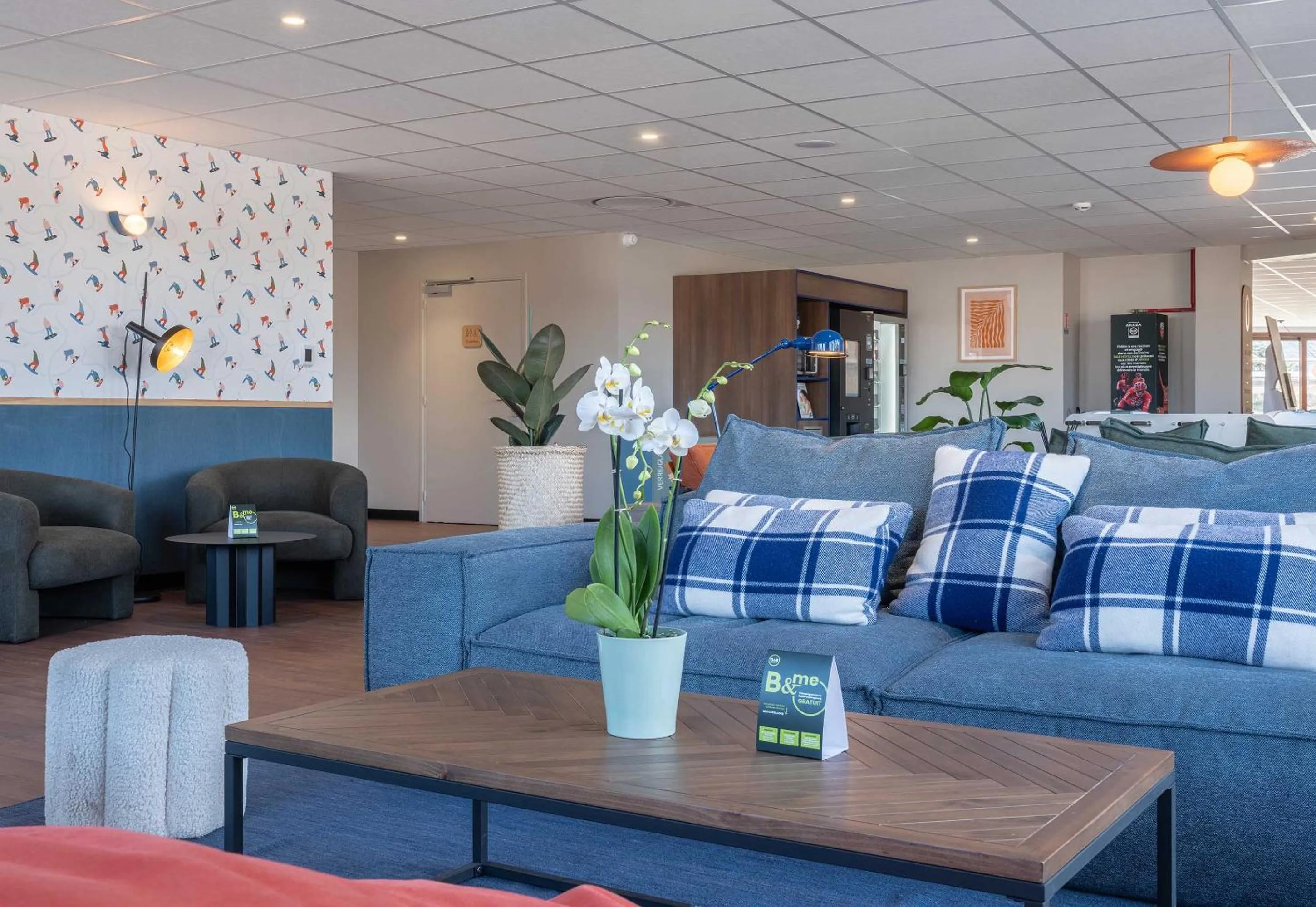 Seating area in B&B HOTEL Saint-Pierre-en-Faucigny Bonneville