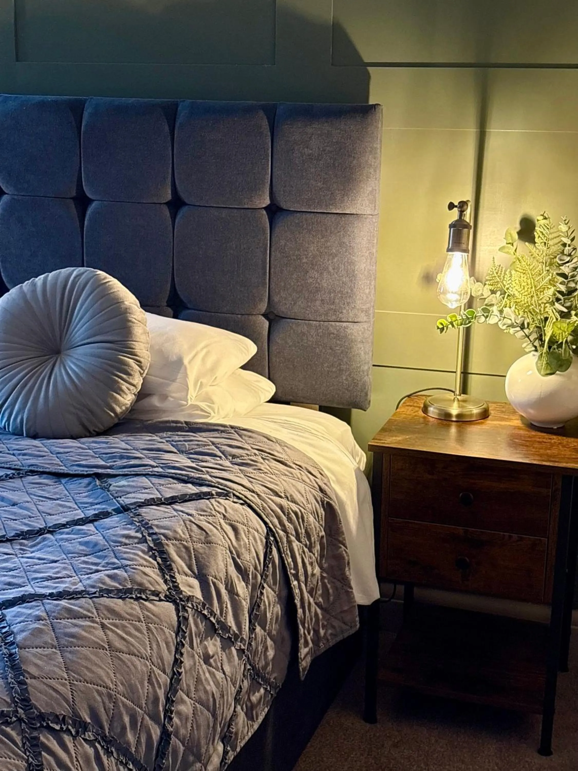 Bed in The Red Lion & Cellar Room, Betchworth