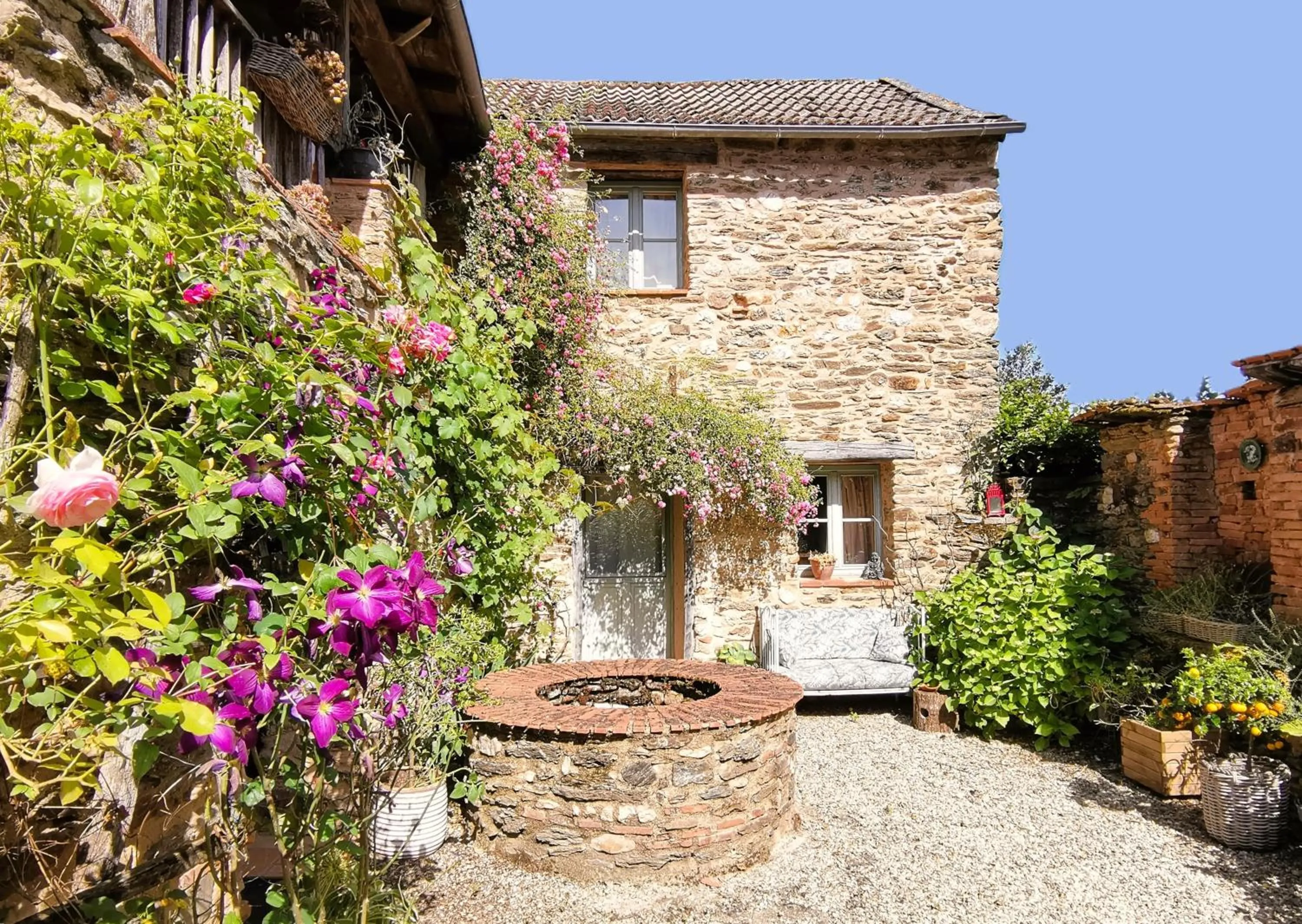 Patio in Chambres d'Hôtes Le Puits d'Amour