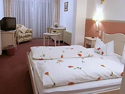 Photo of the whole room, Bed in Hotel Schlossgarten