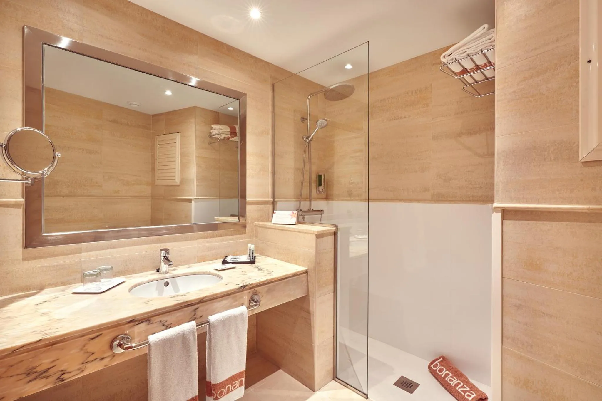 Shower in Bonanza Park Hotel by Olivia Hotels Collection