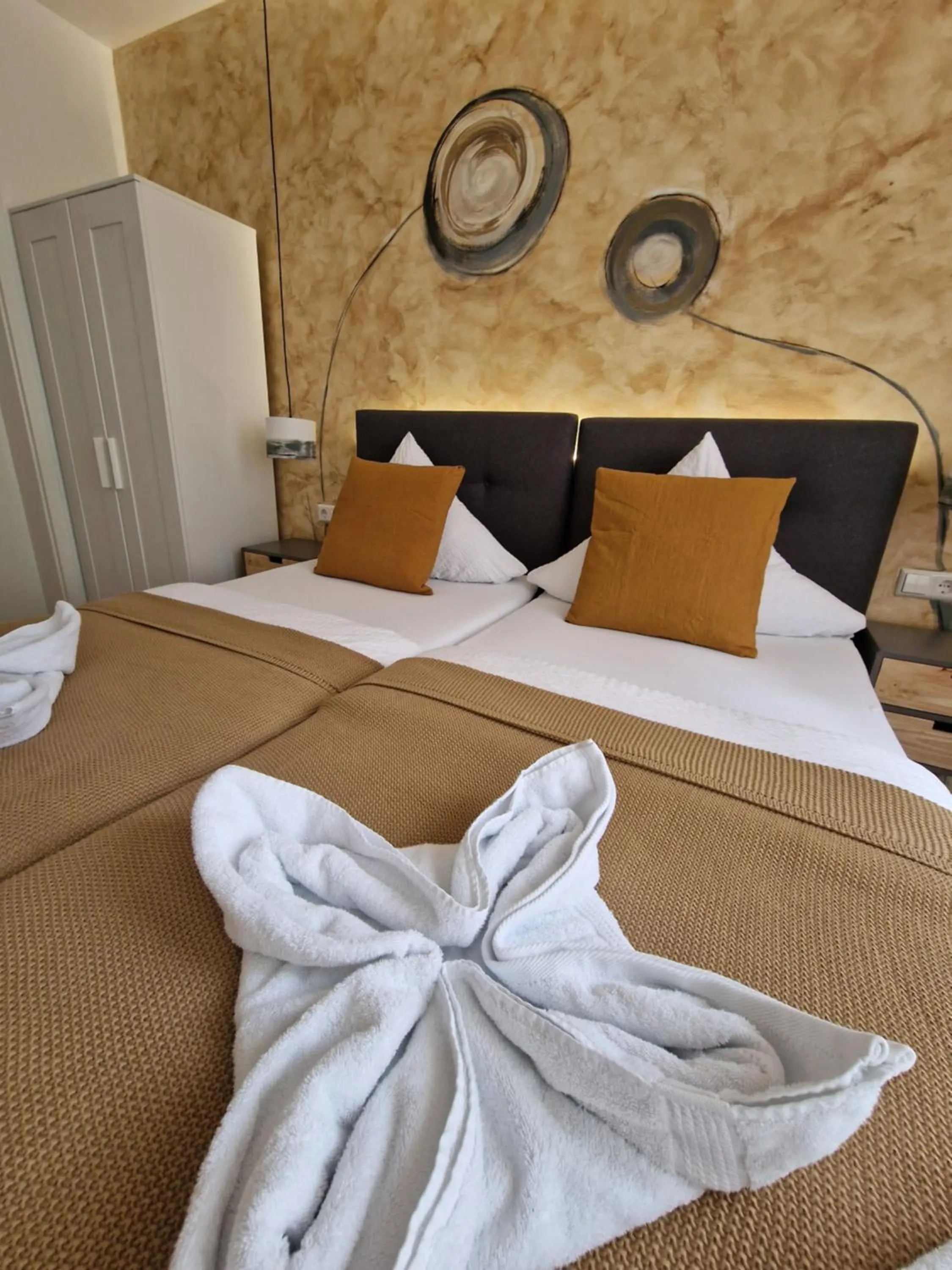 Bed in Hotel Zur Post