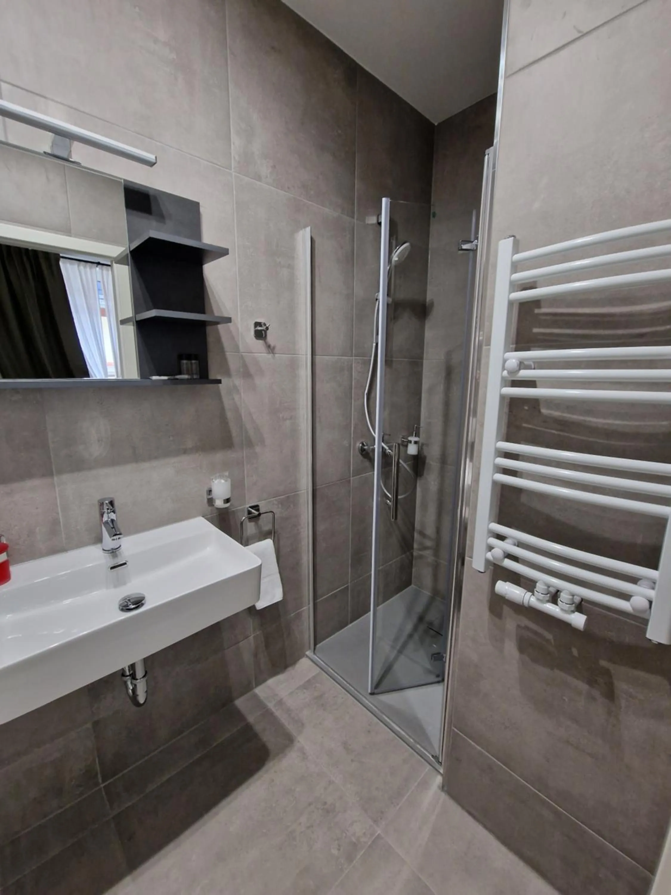 Shower in Hotel Zur Post