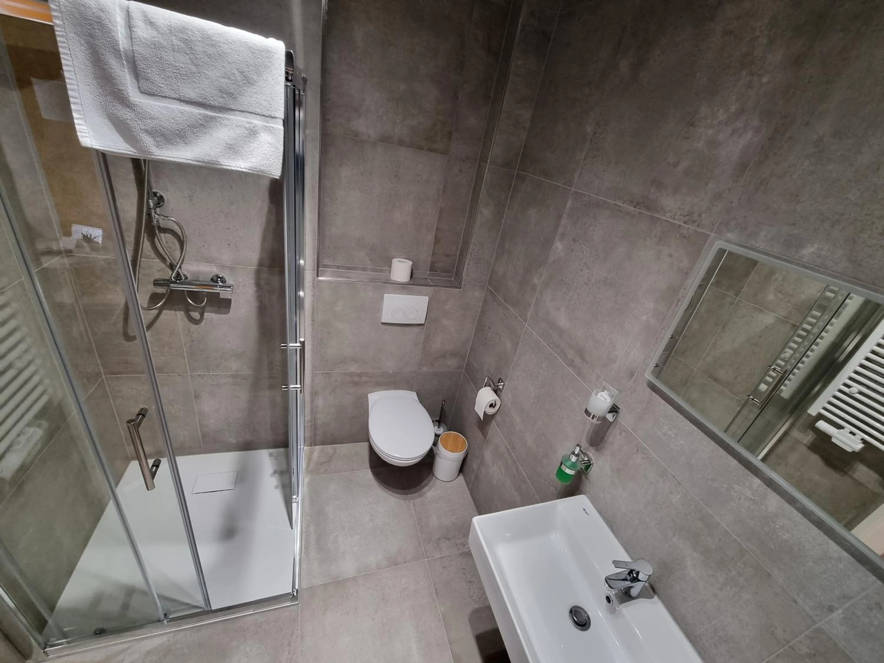 Shower in Hotel Zur Post