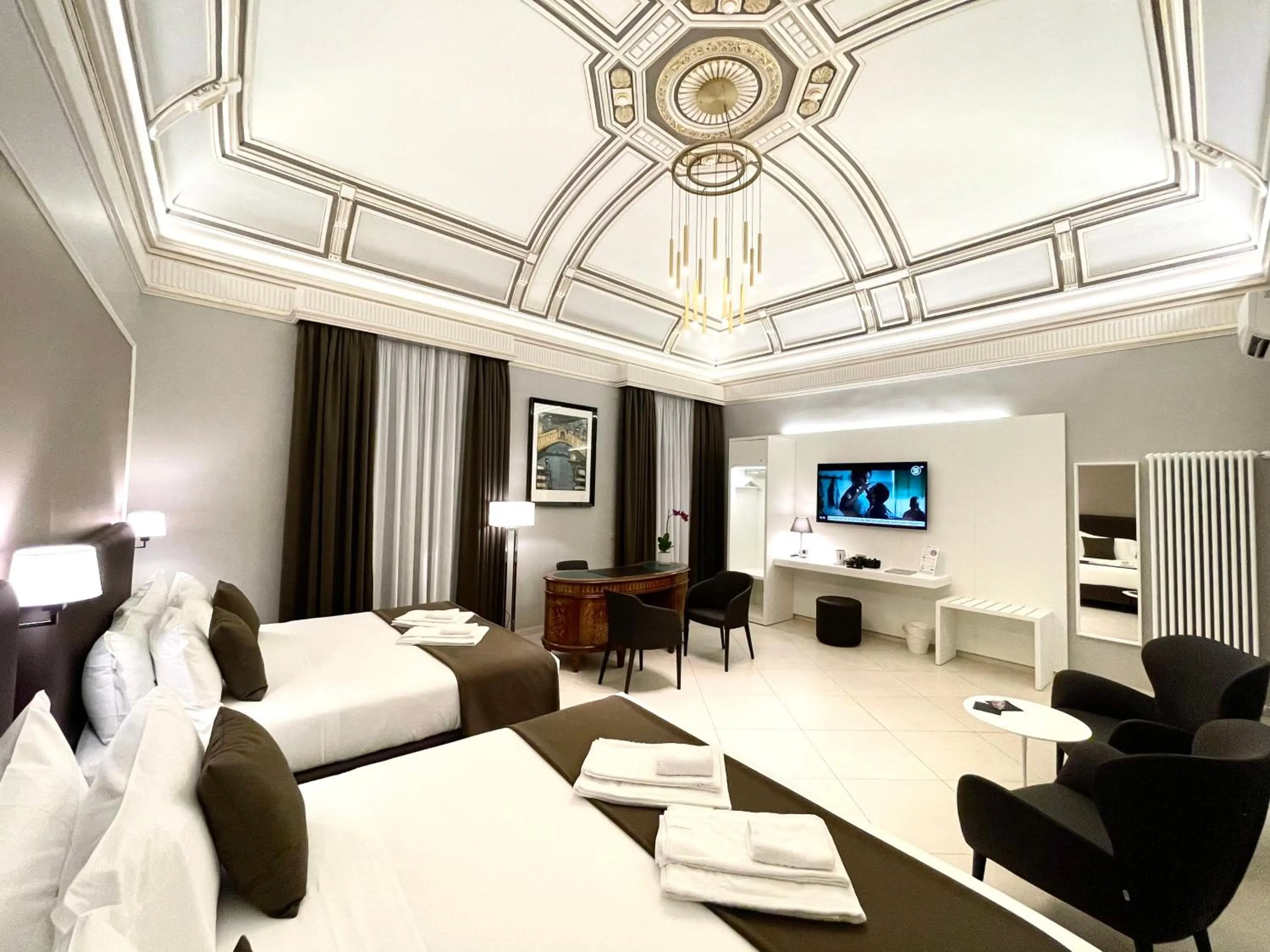 TV and multimedia in ETNEA STYLE CATANIA LUXURY ROOMS